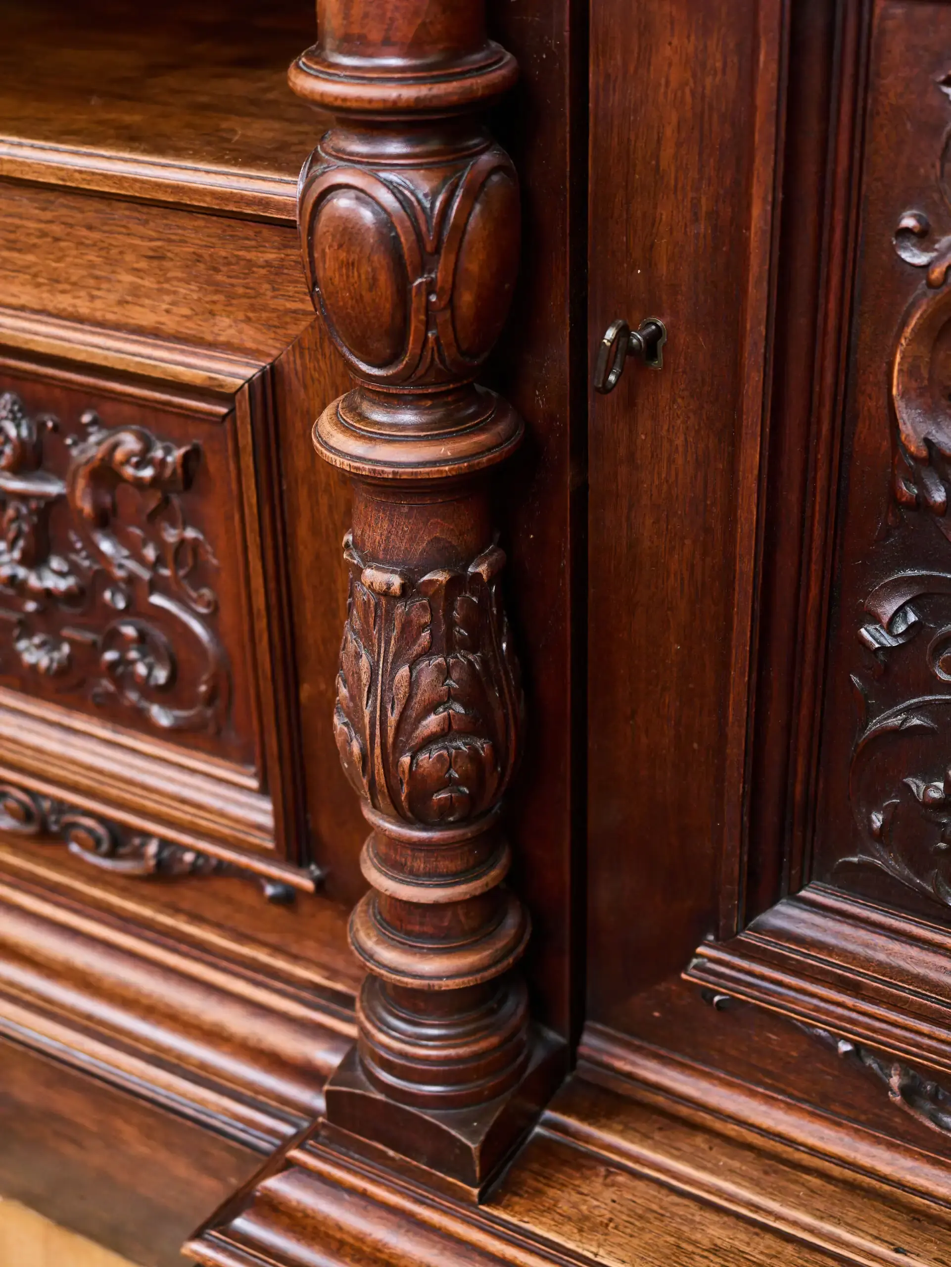 Neorenesanční jídelna ze zámku starožitná a unikátní