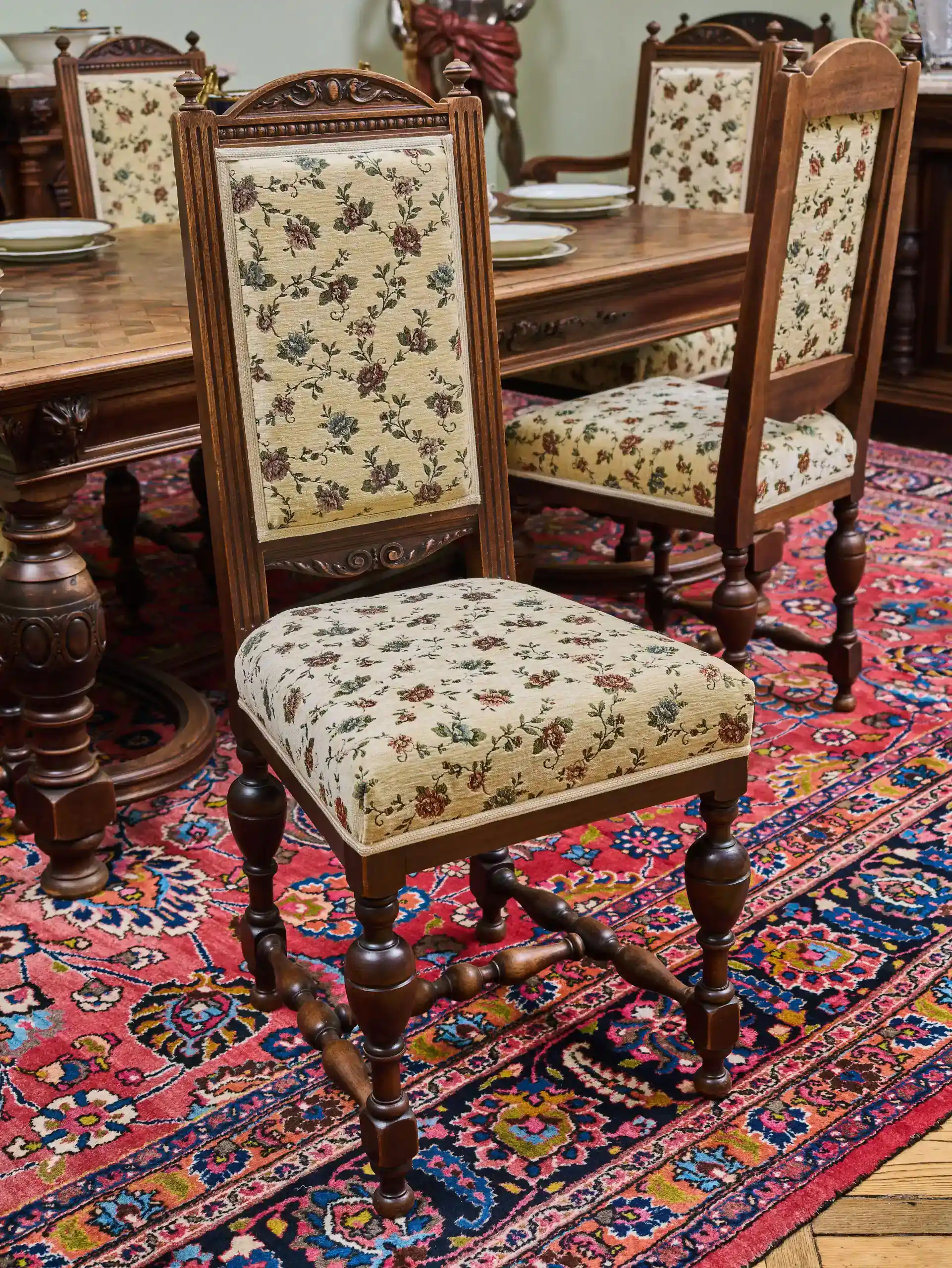 Neorenesanční jídelna ze zámku starožitná a unikátní