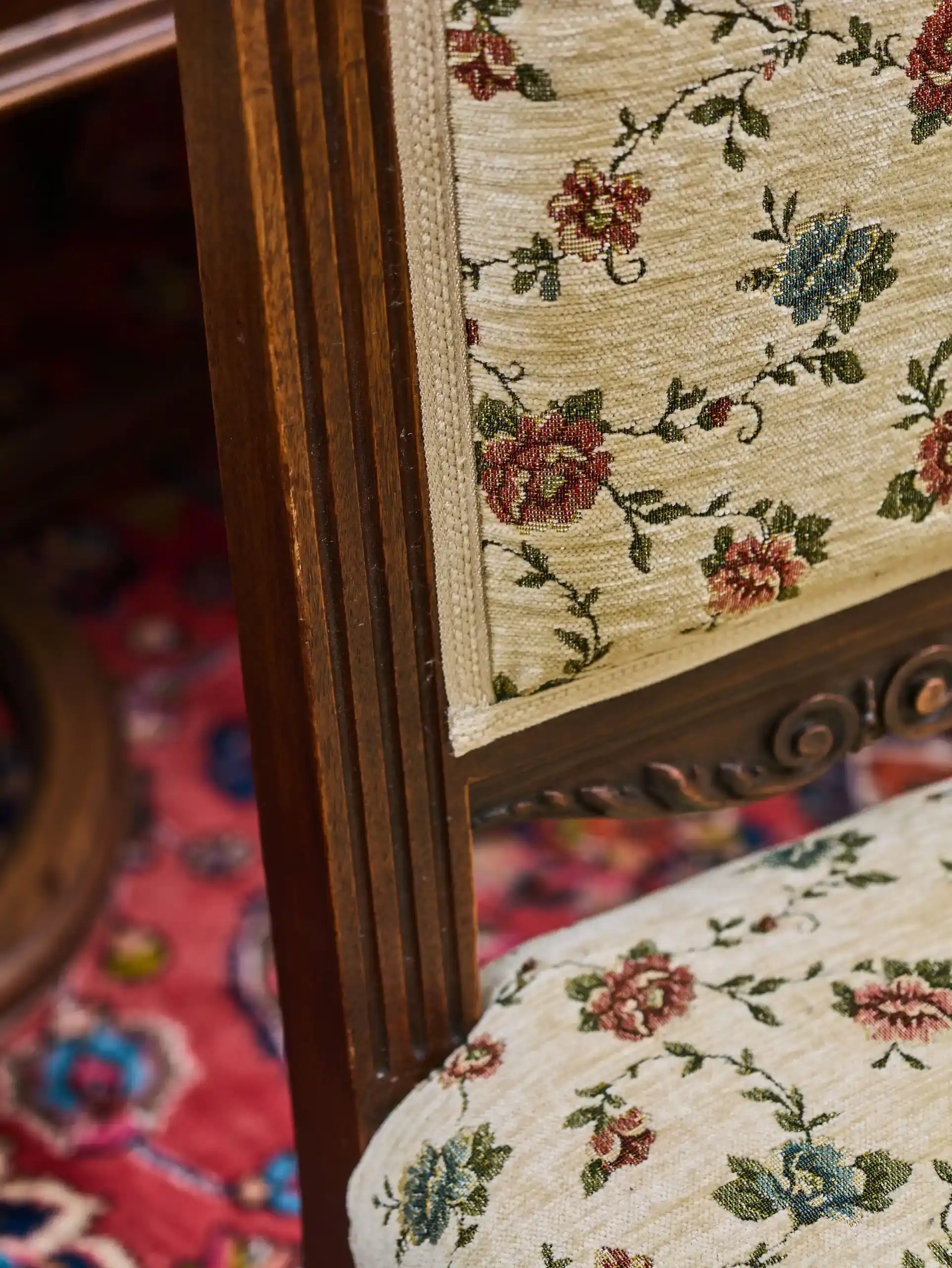 Neorenesanční jídelna ze zámku starožitná a unikátní