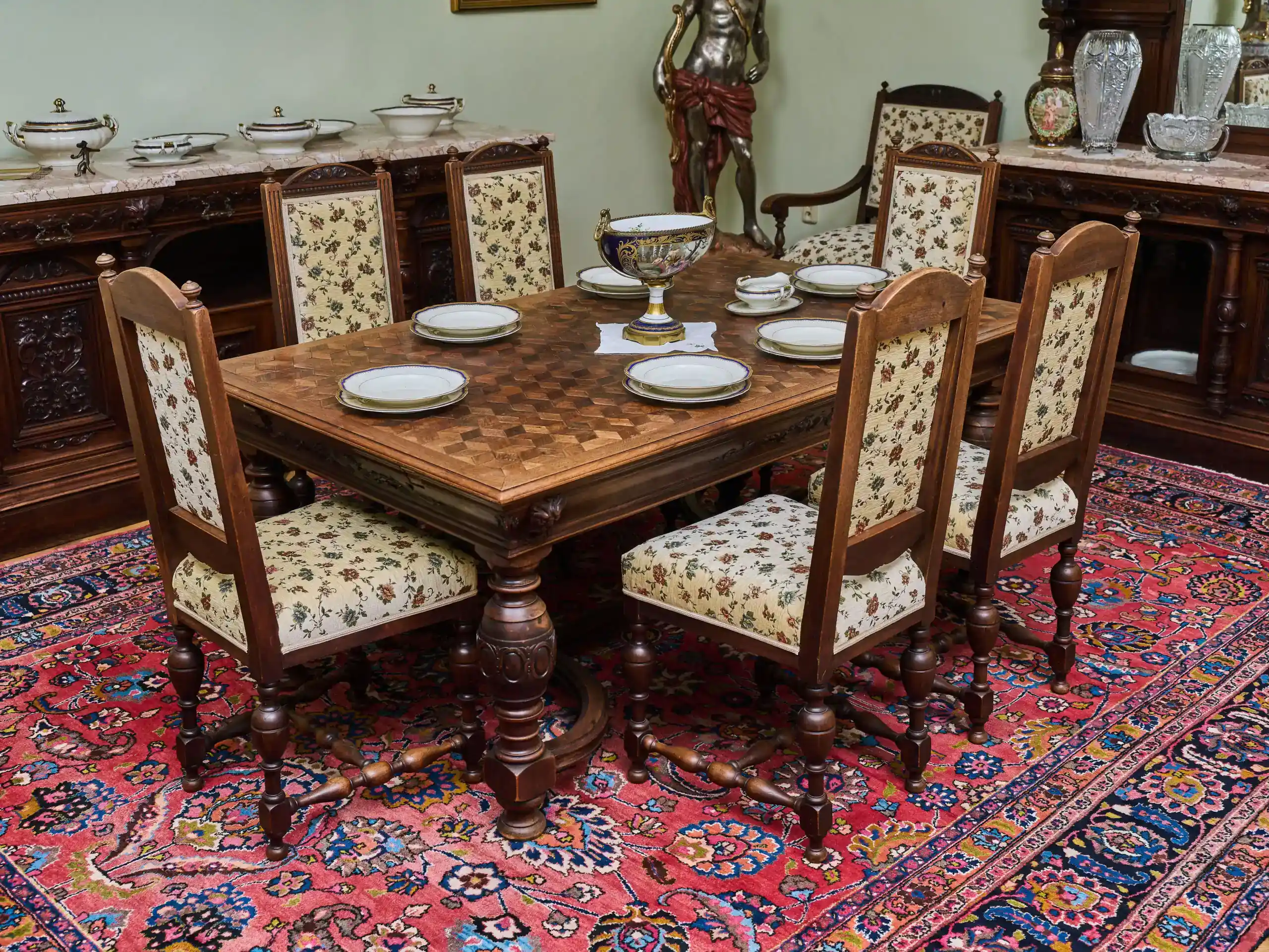 Neorenesanční jídelna ze zámku starožitná a unikátní