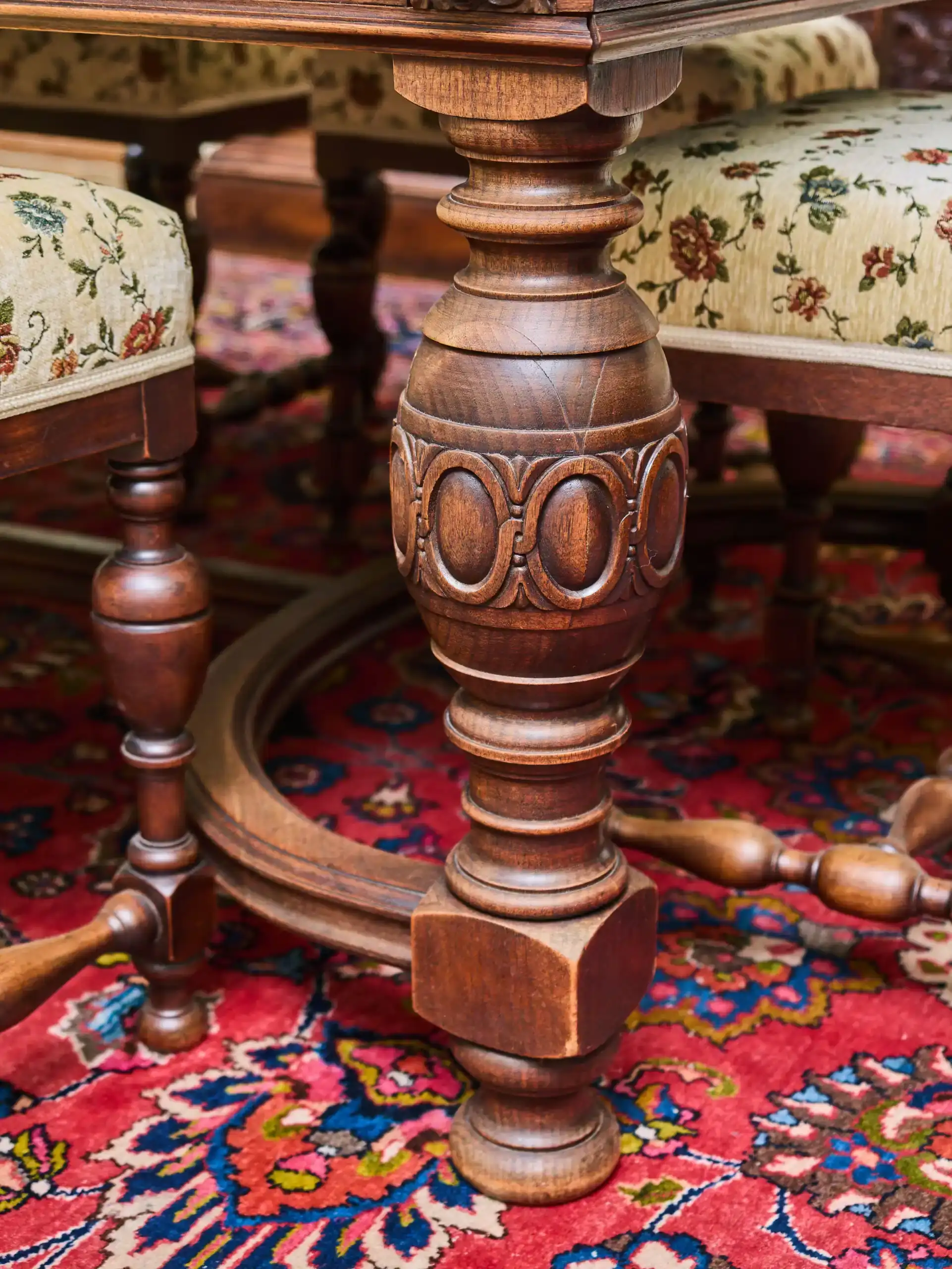 Neorenesanční jídelna ze zámku starožitná a unikátní