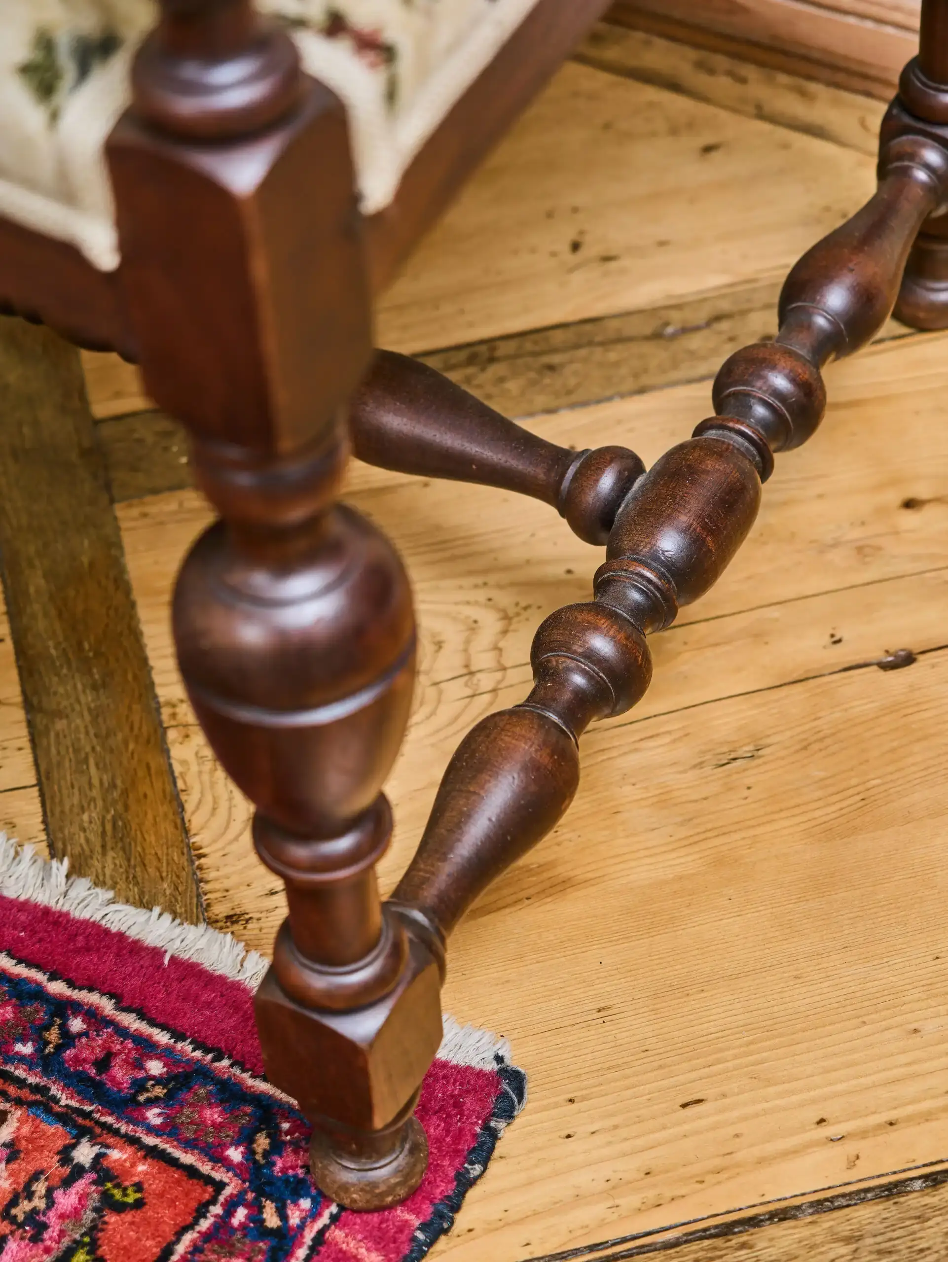 Neorenesanční jídelna ze zámku starožitná a unikátní