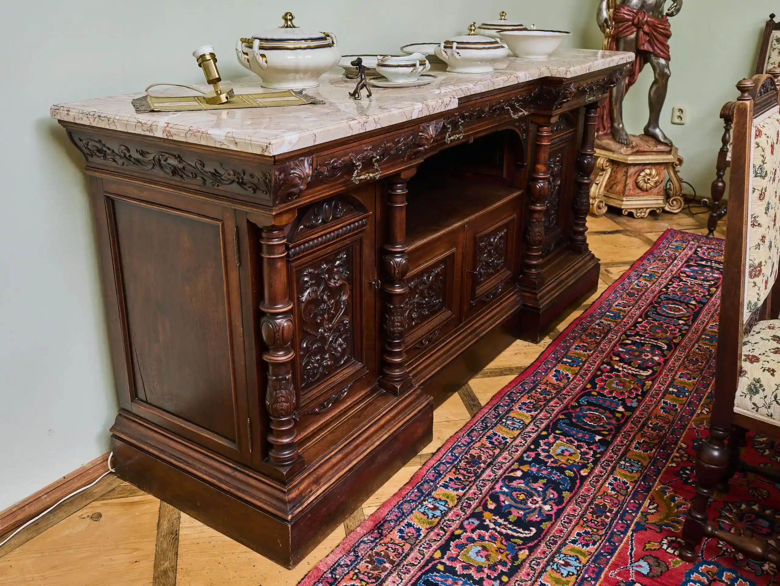 Neorenesanční jídelna ze zámku starožitná a unikátní