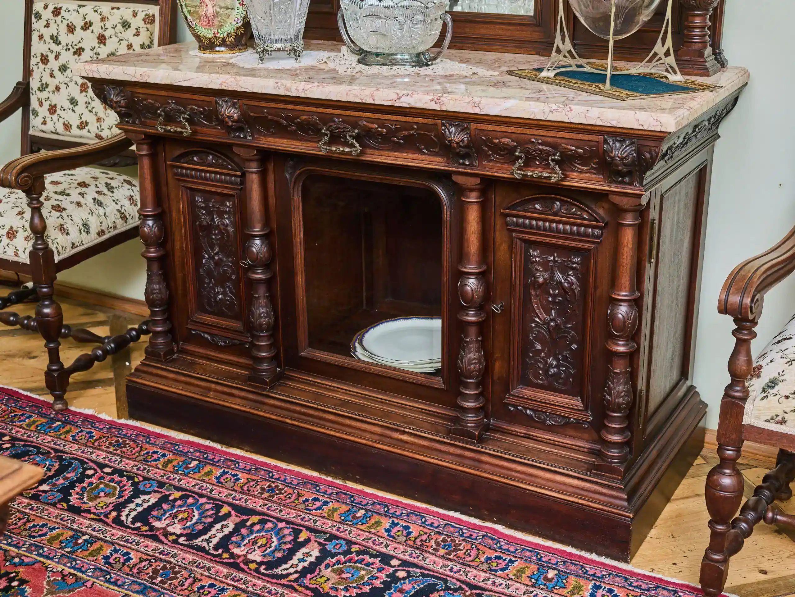 Neorenesanční jídelna ze zámku starožitná a unikátní