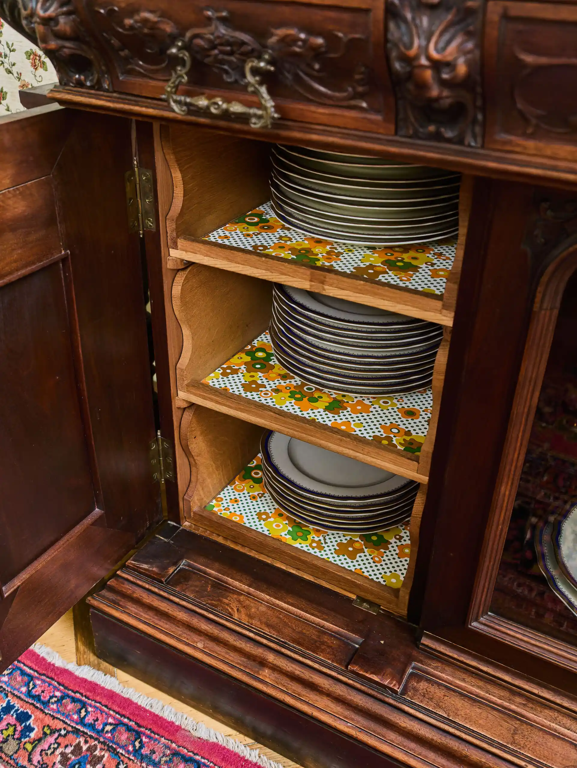 Neorenesanční jídelna ze zámku starožitná a unikátní