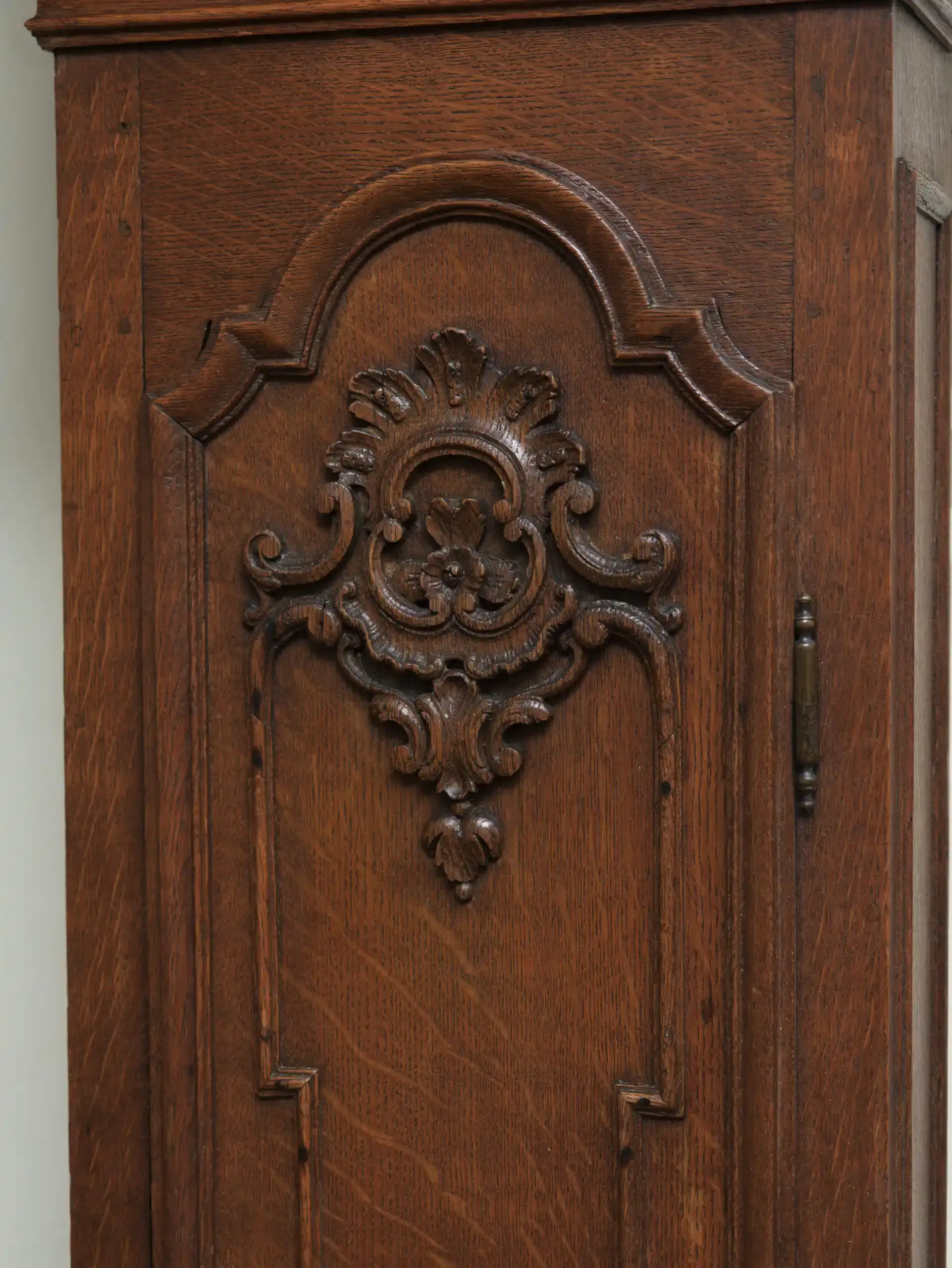 Lutyšské podlahové hodiny z 18. století. Funkční