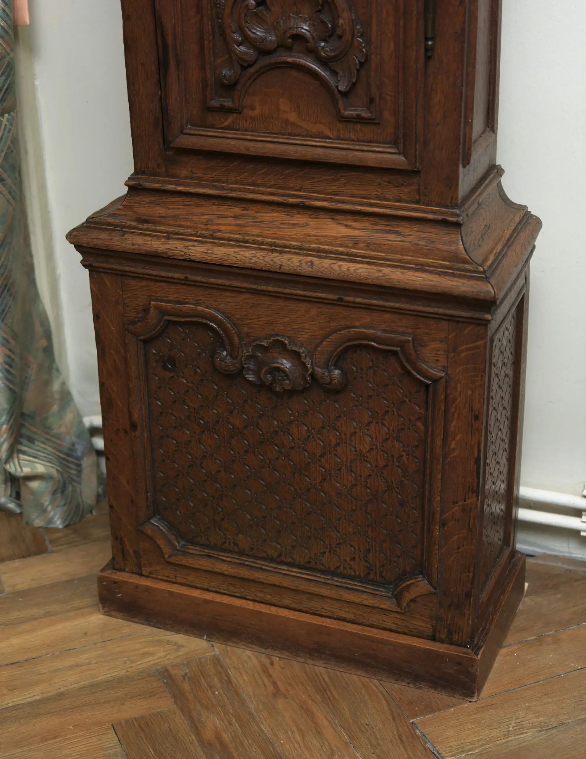 Lutyšské podlahové hodiny z 18. století. Funkční