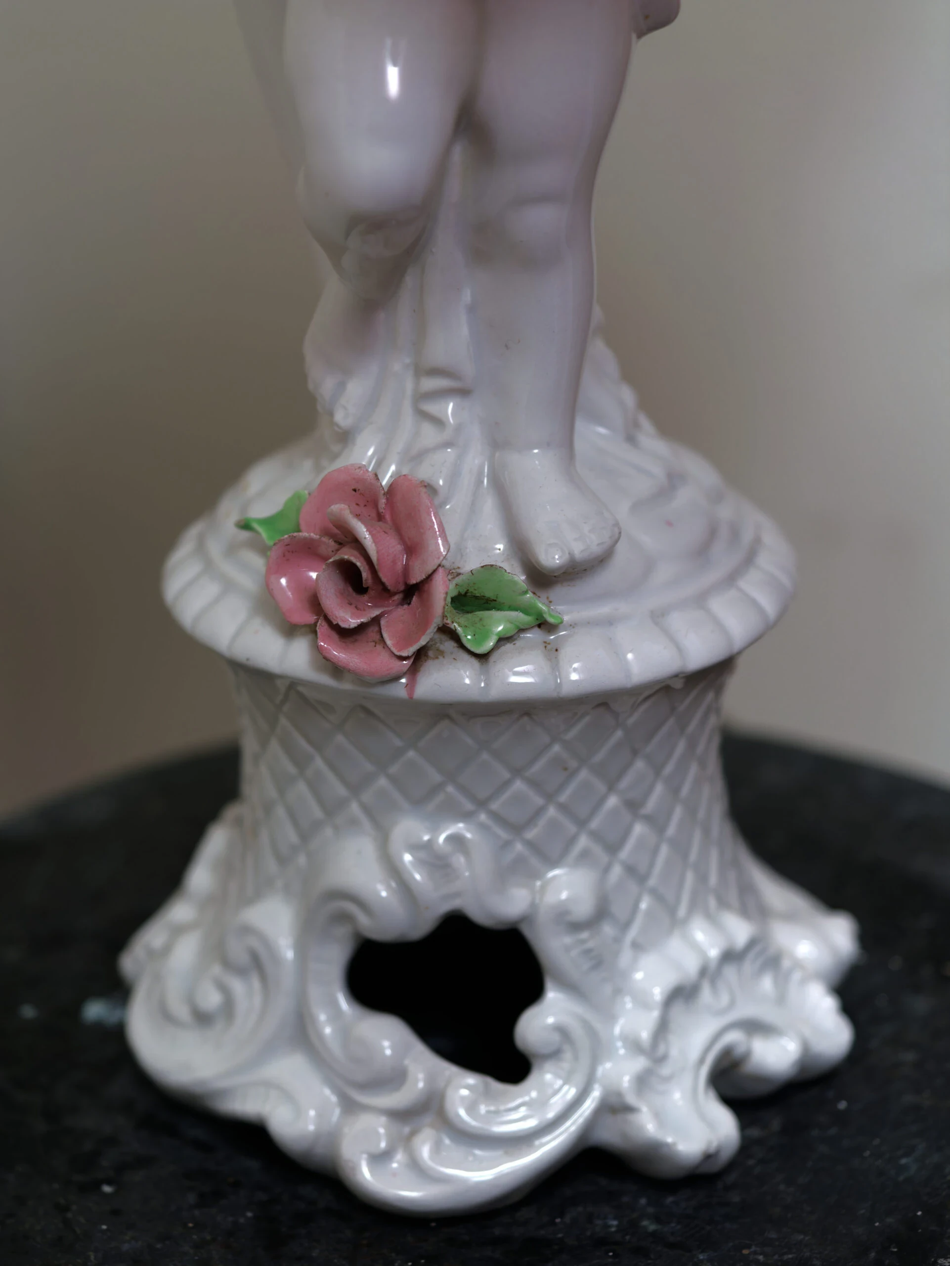 Italská porcelánová lampička s látkovým stínidlem