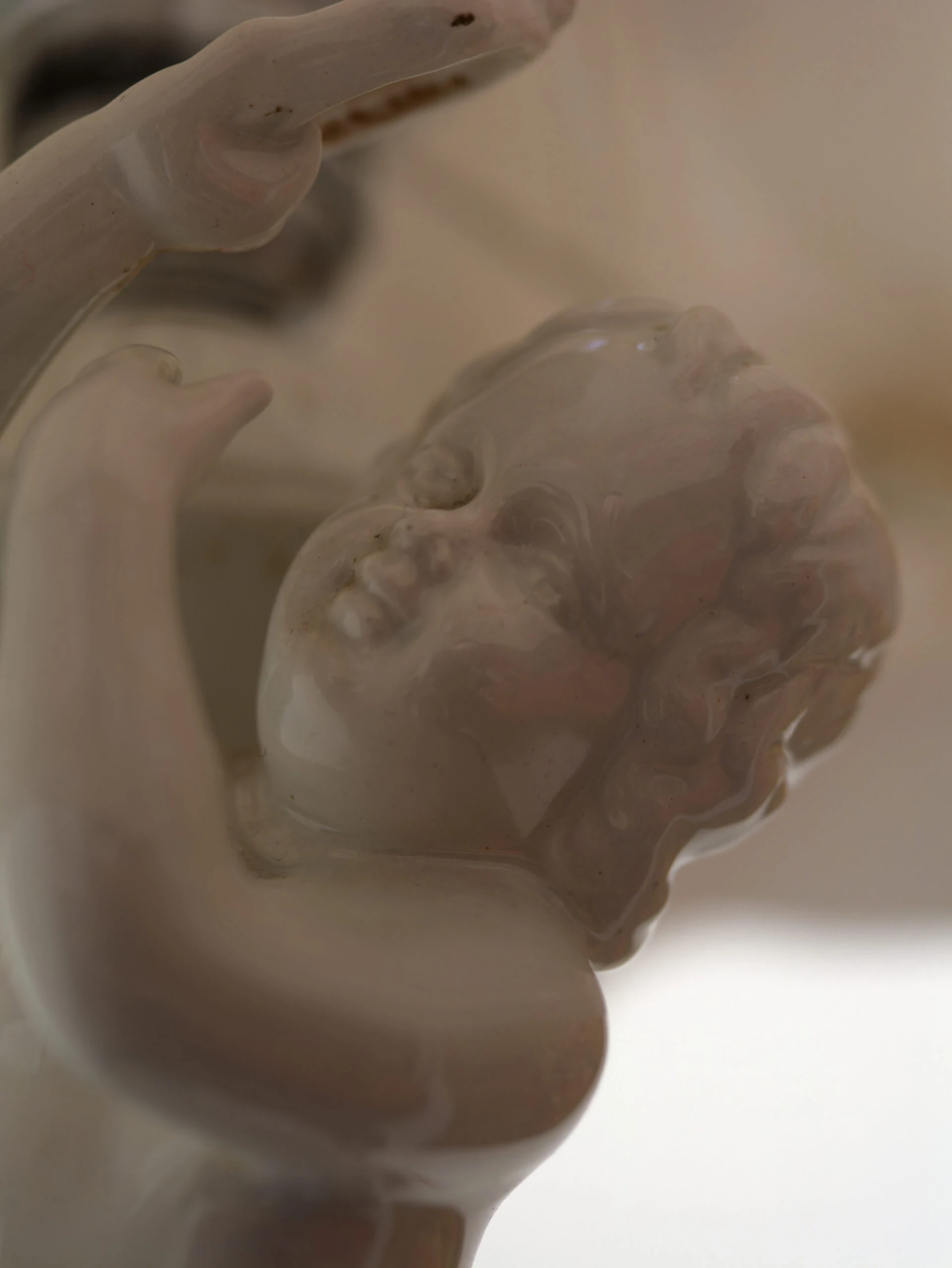 Italská porcelánová lampička s látkovým stínidlem