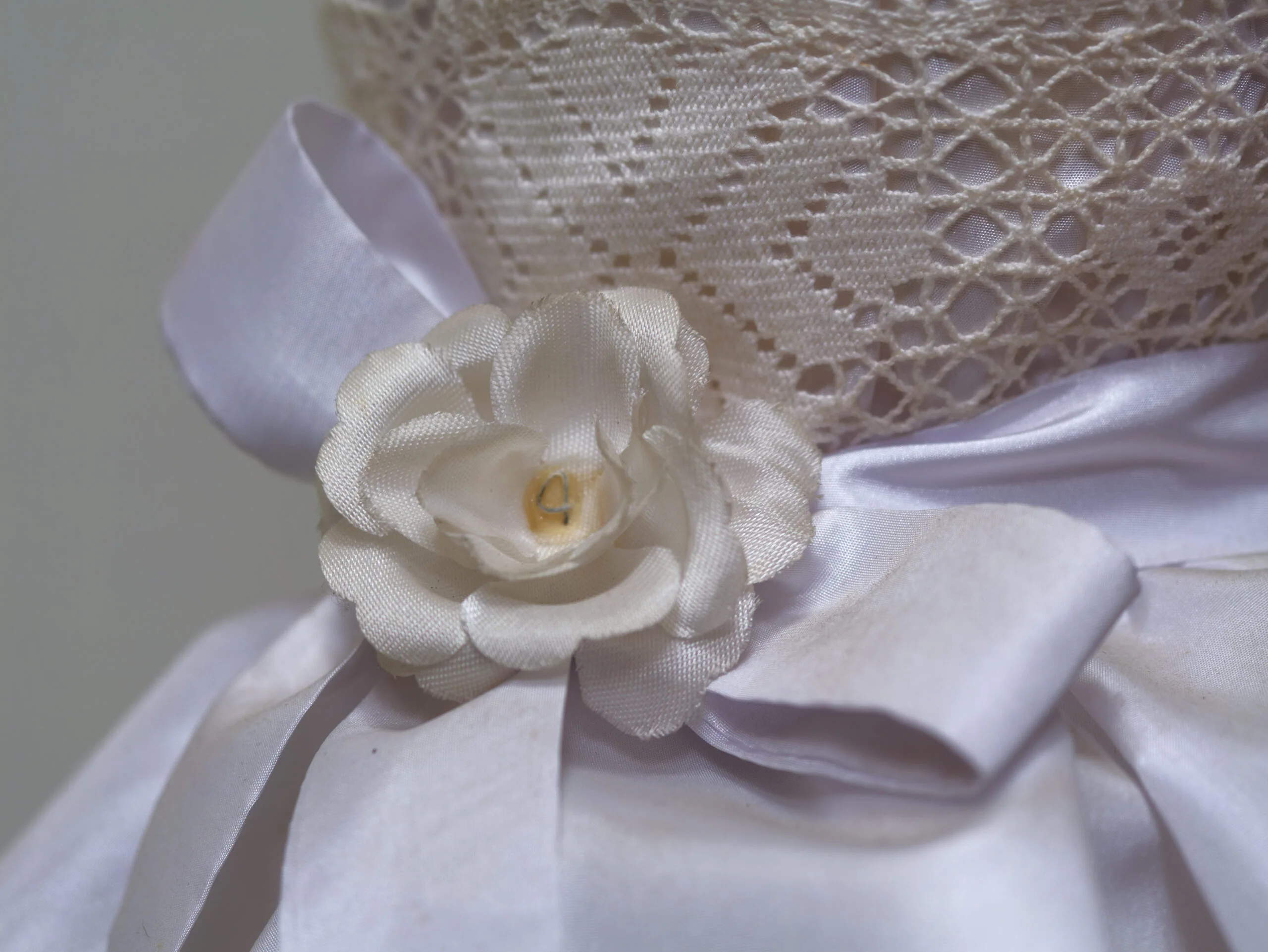 Italská porcelánová lampička s látkovým stínidlem