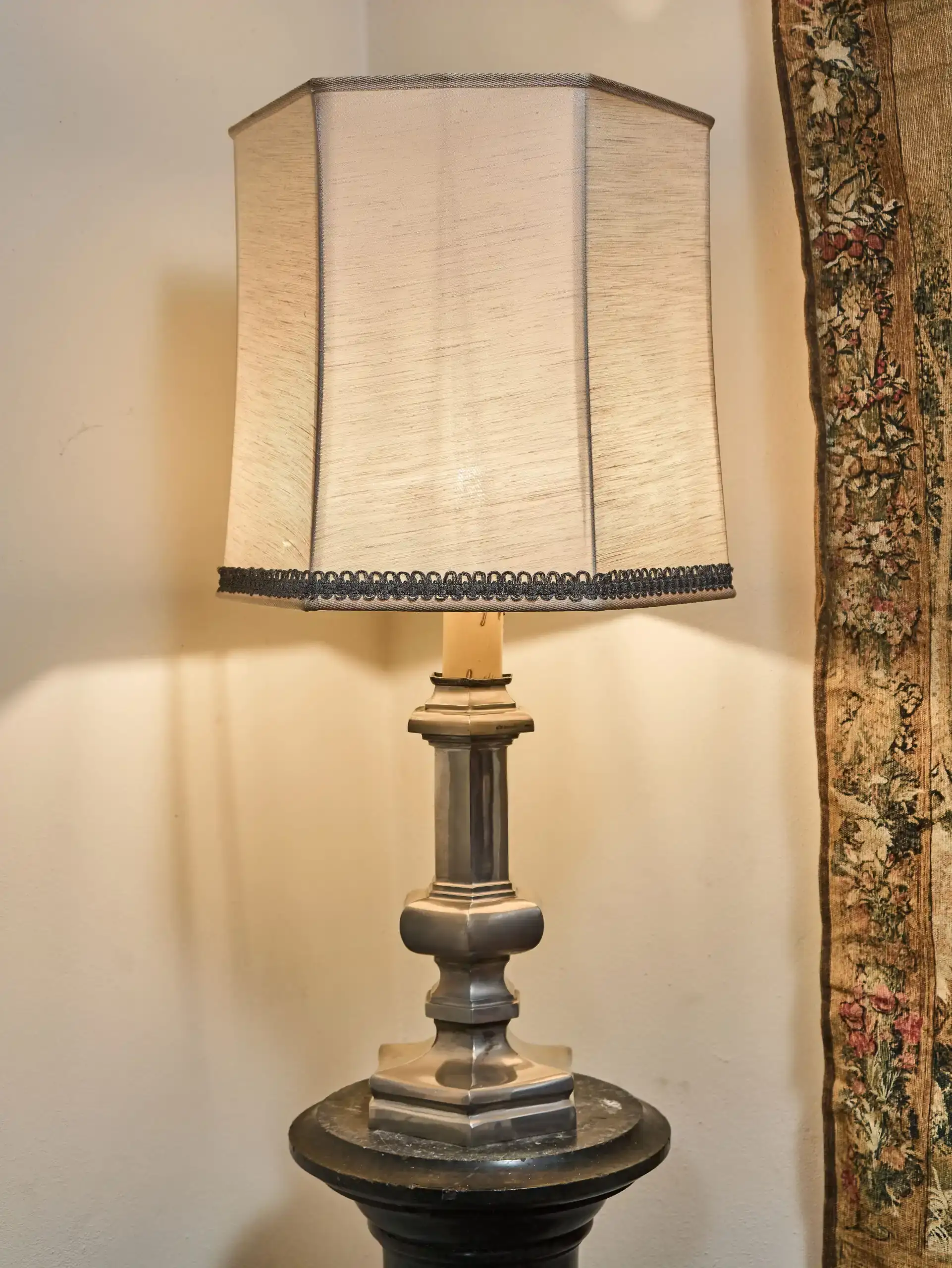 Velká stolní lampa ve stylu Ludvíka XIII.