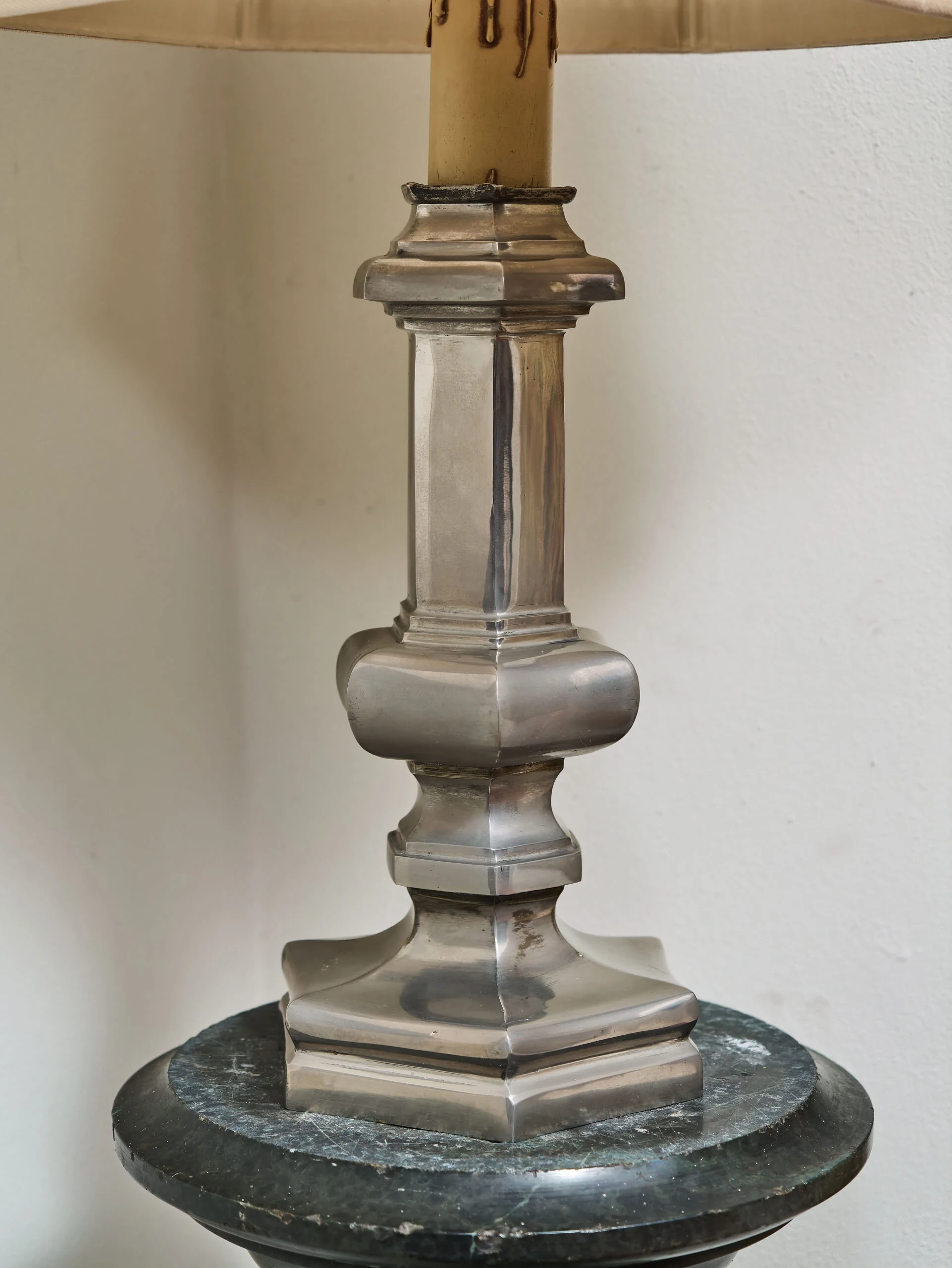 Velká stolní lampa ve stylu Ludvíka XIII.