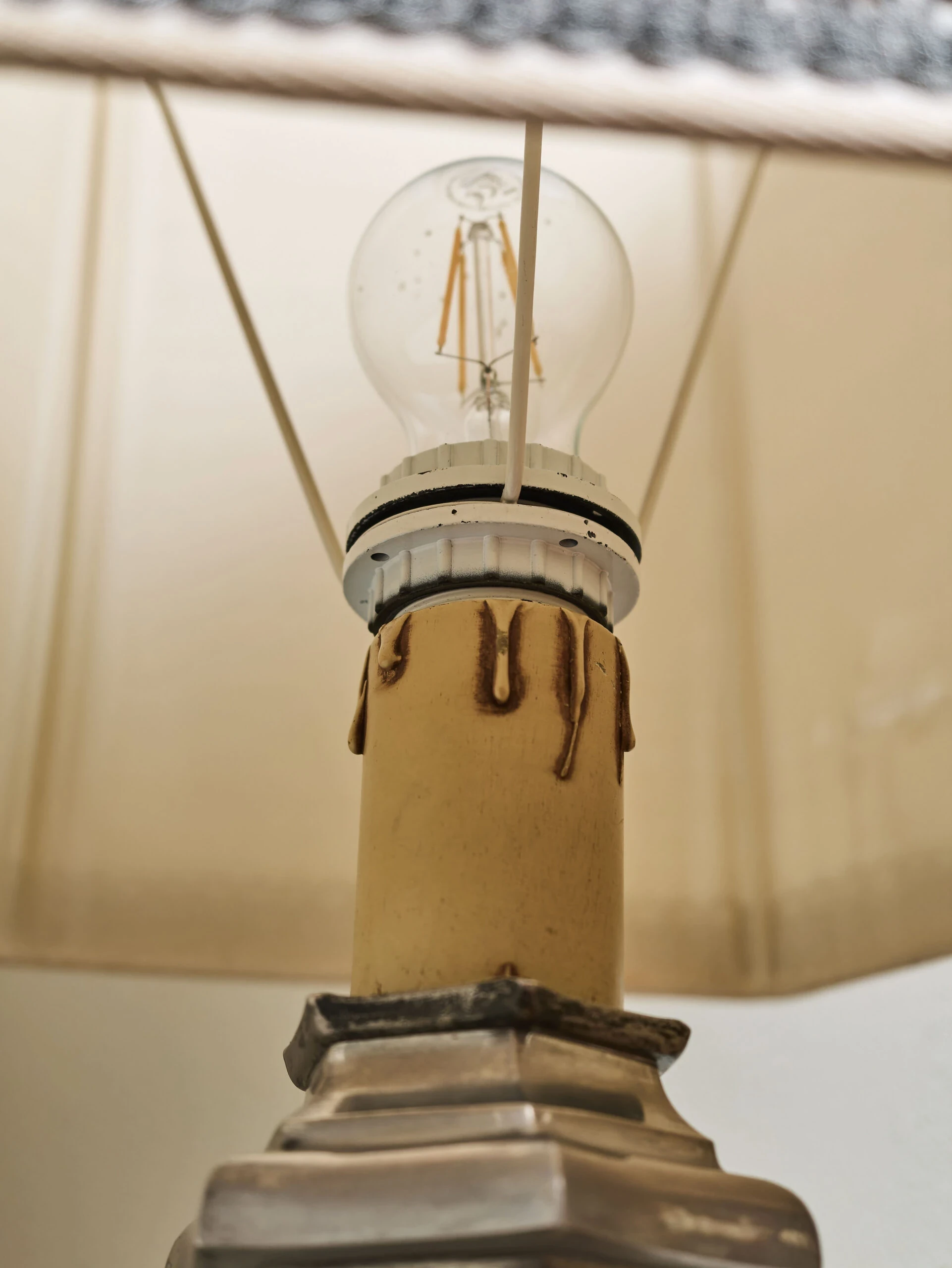 Velká stolní lampa ve stylu Ludvíka XIII.