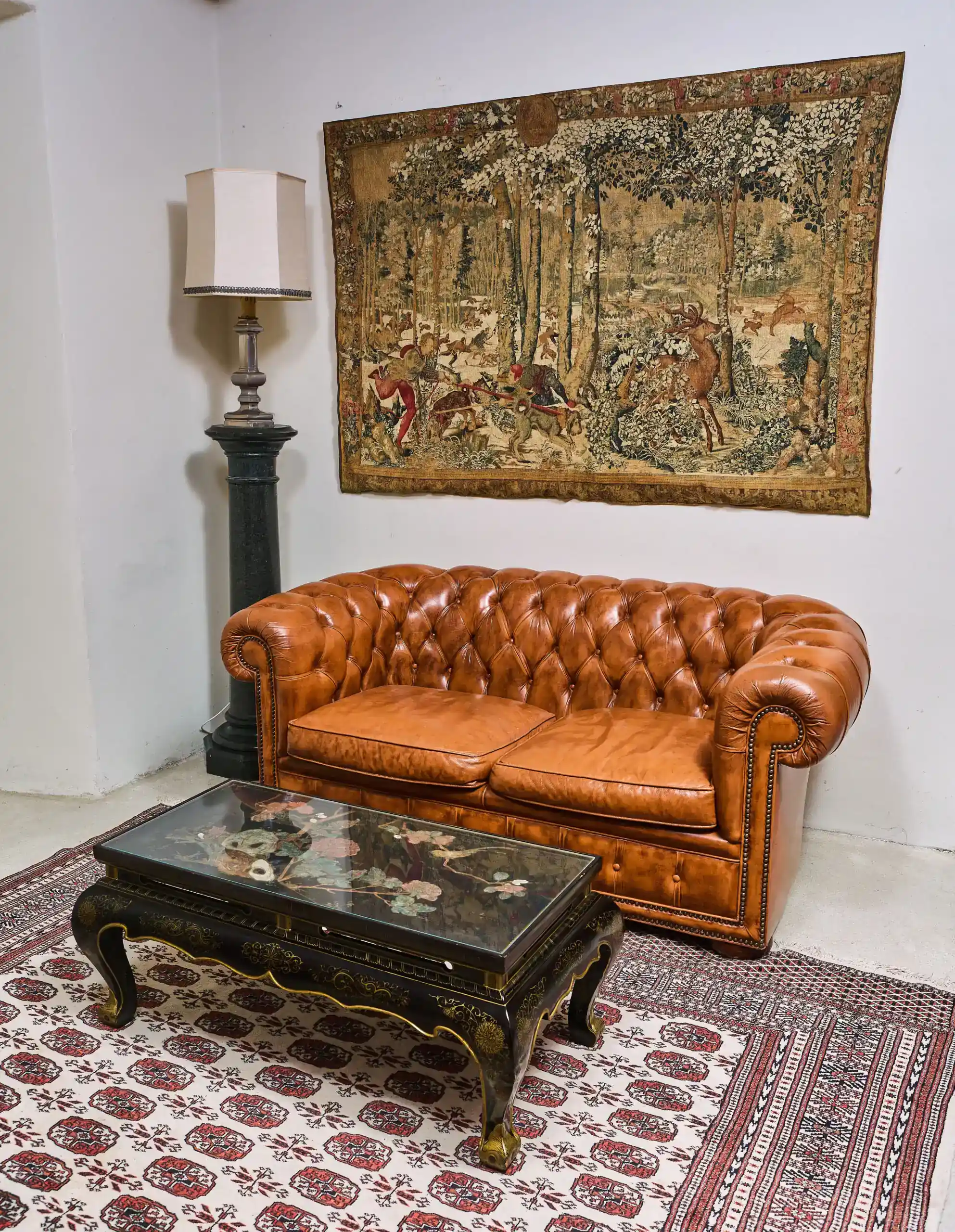 Starožitný čínský lakovaný stolek s kamennou intarzií