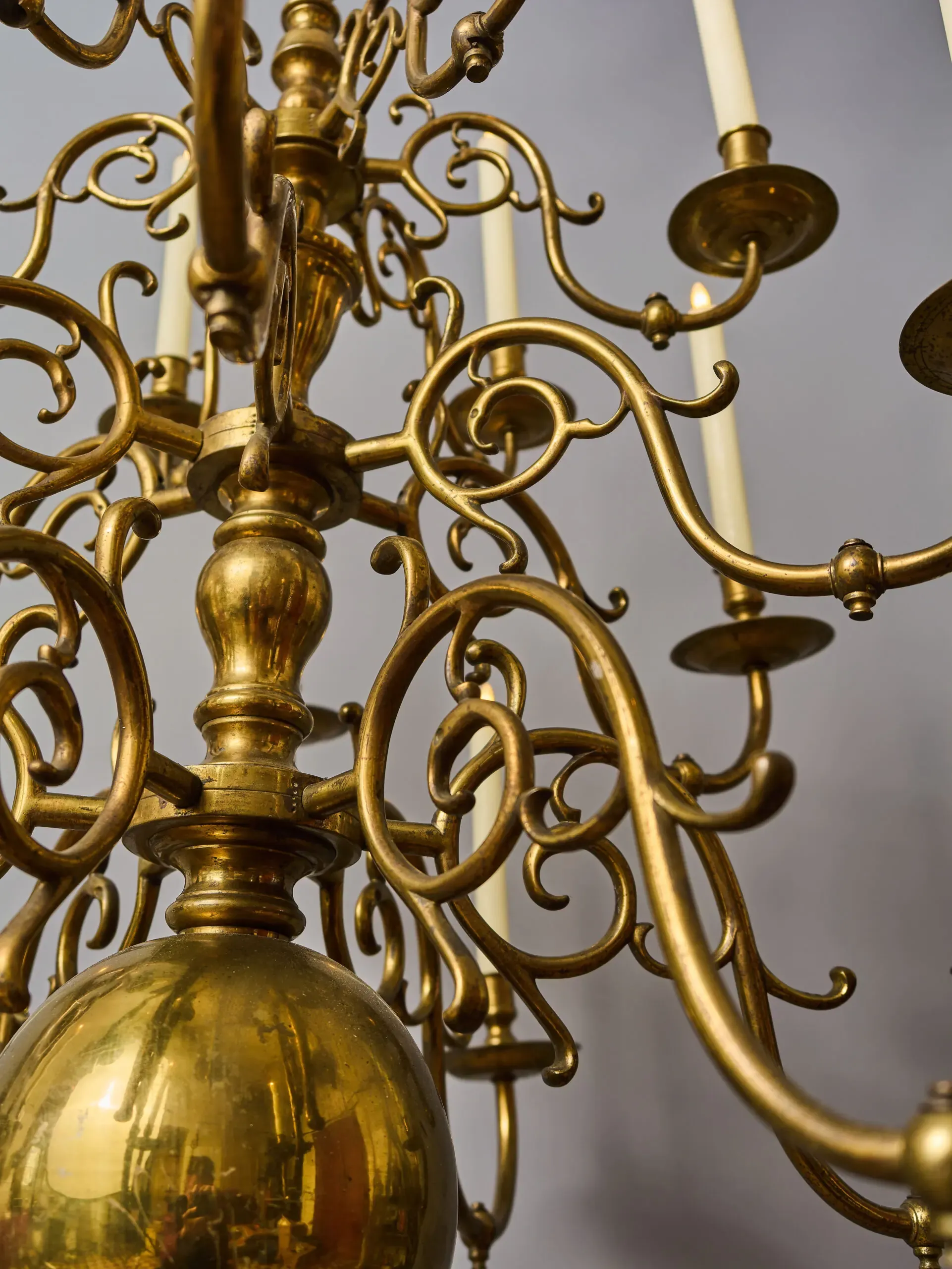 Holandský korunní lustr z 19. století 18. ramen