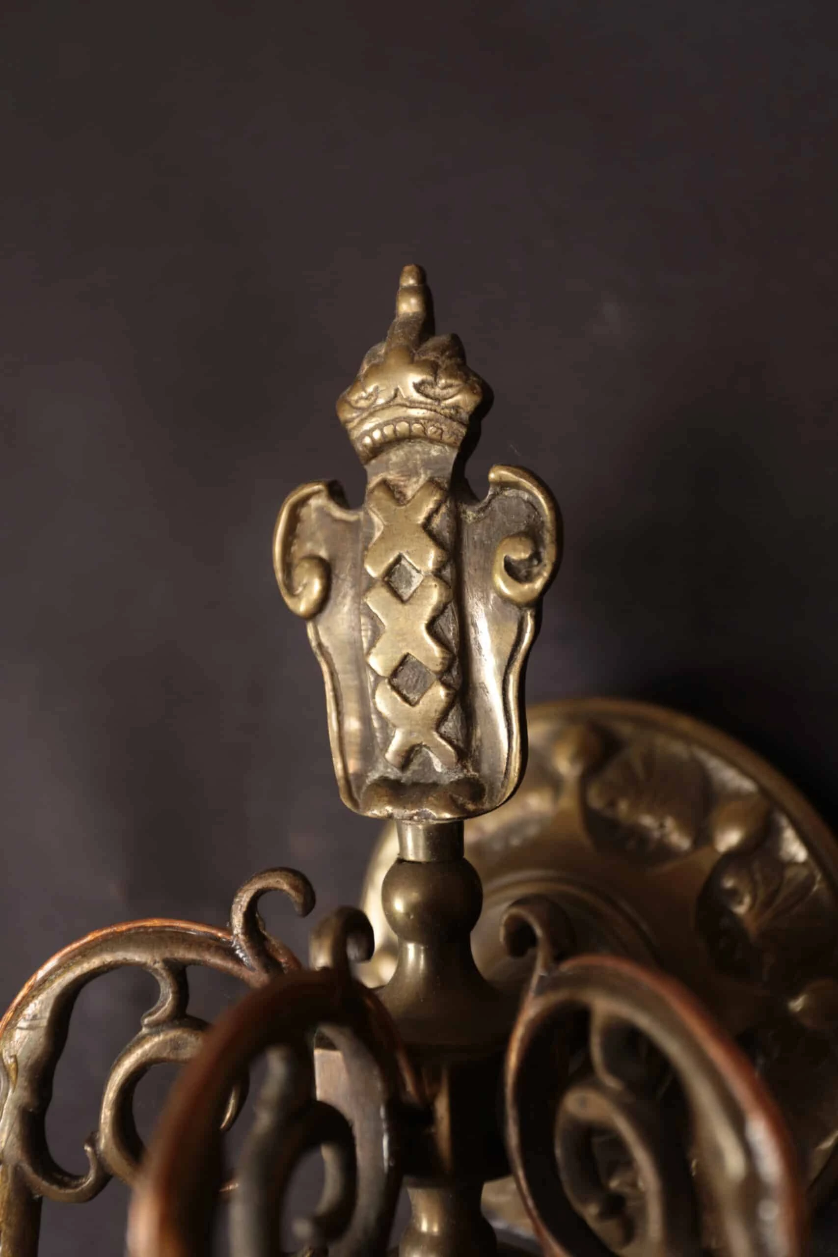 Starožitné nástěnné lampy s erbem Bronz
