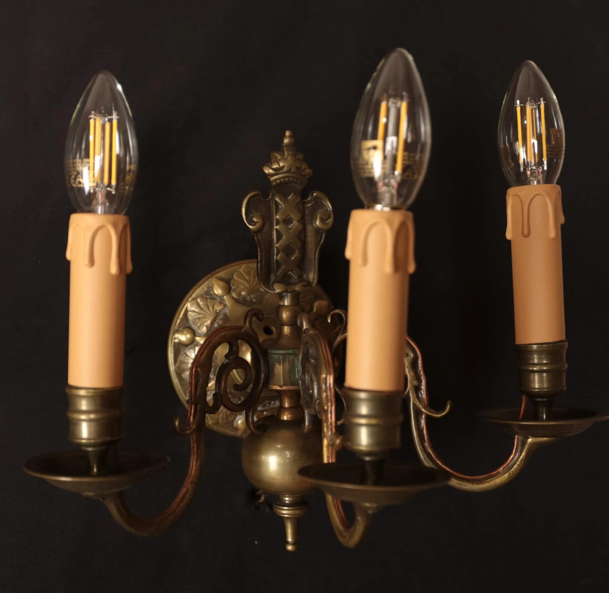 Starožitné nástěnné lampy s erbem Bronz