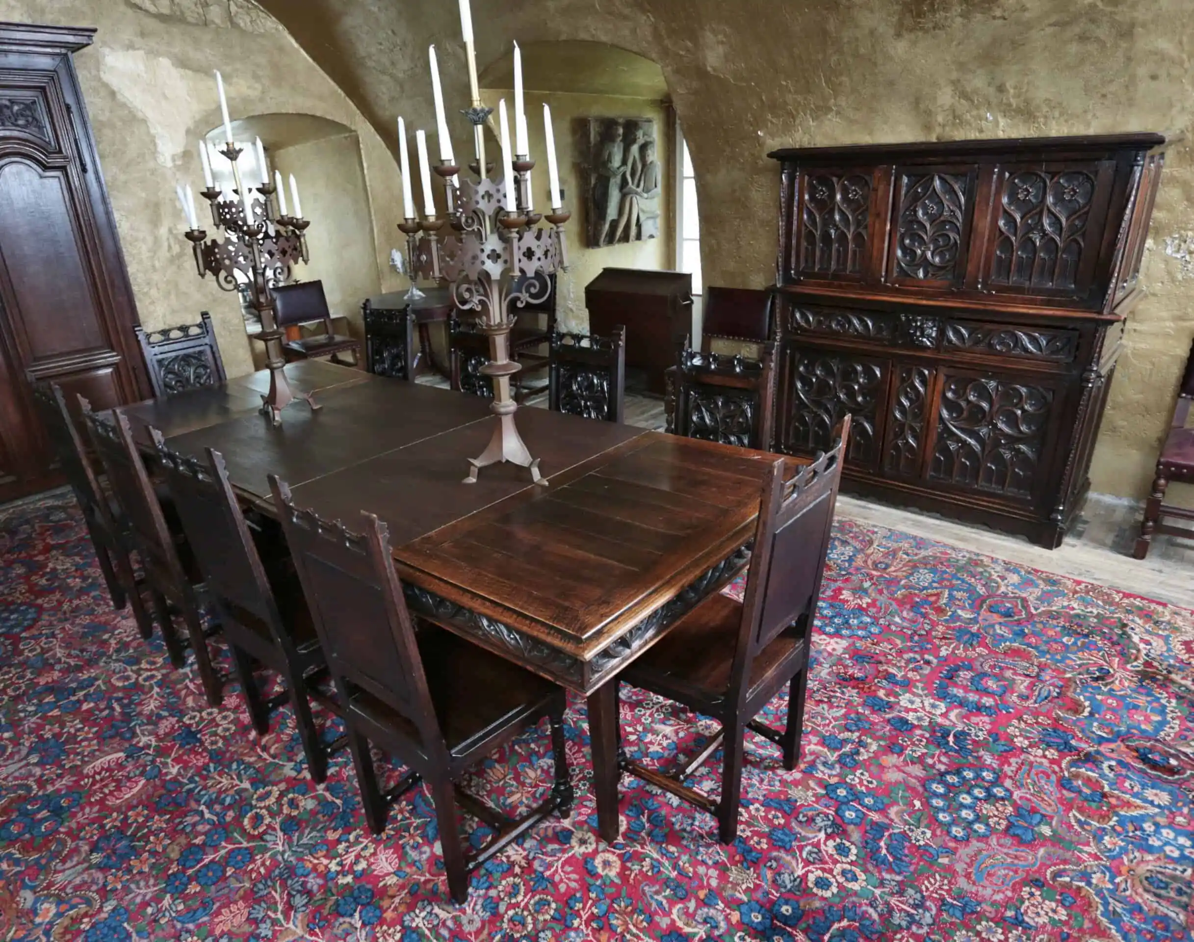 Unikátní novogotická jídelna velký stůl 10 židlí – reservé