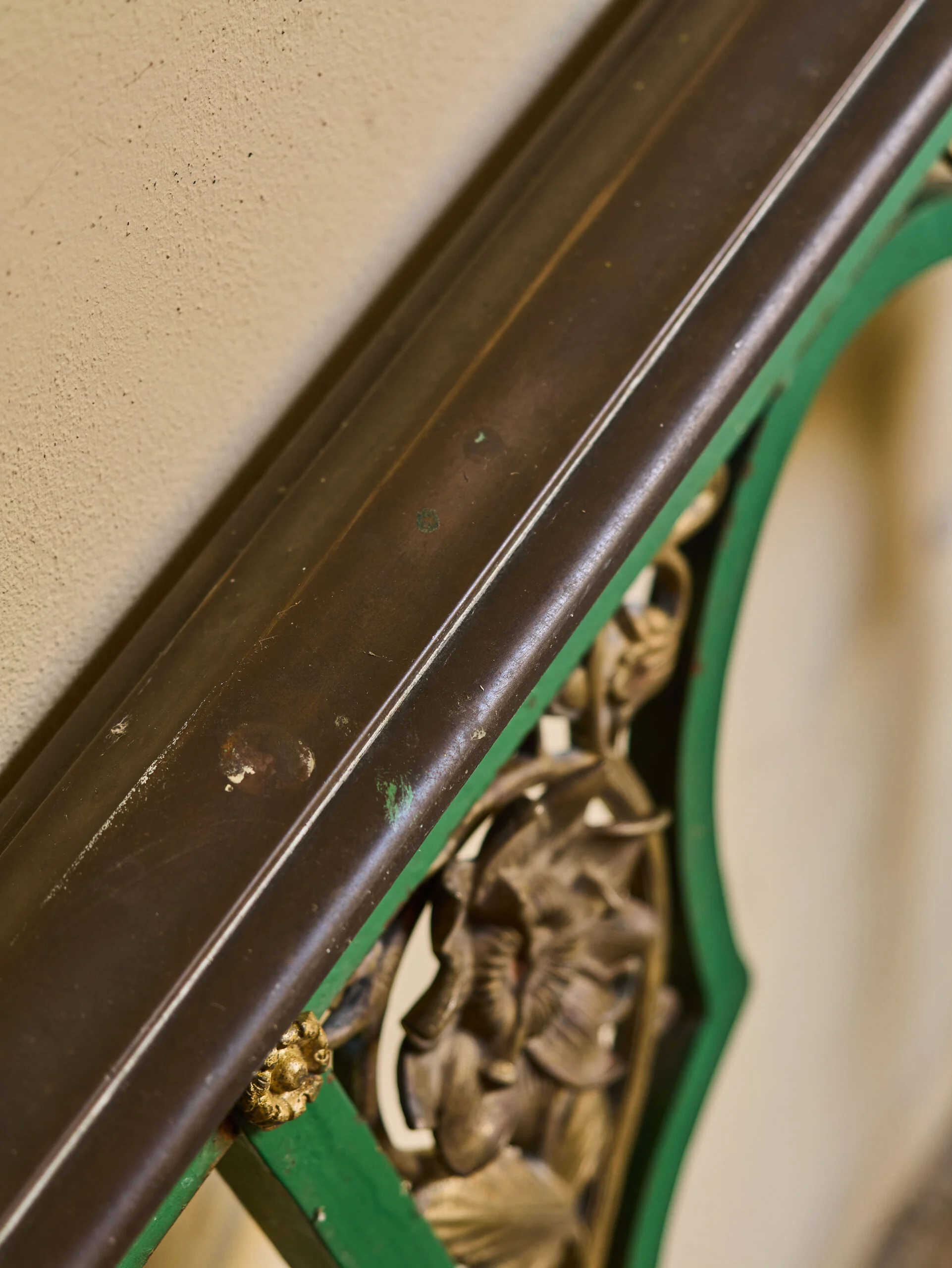 Těžké bronzové zábradlí s motivem vinné révy – 308 cm