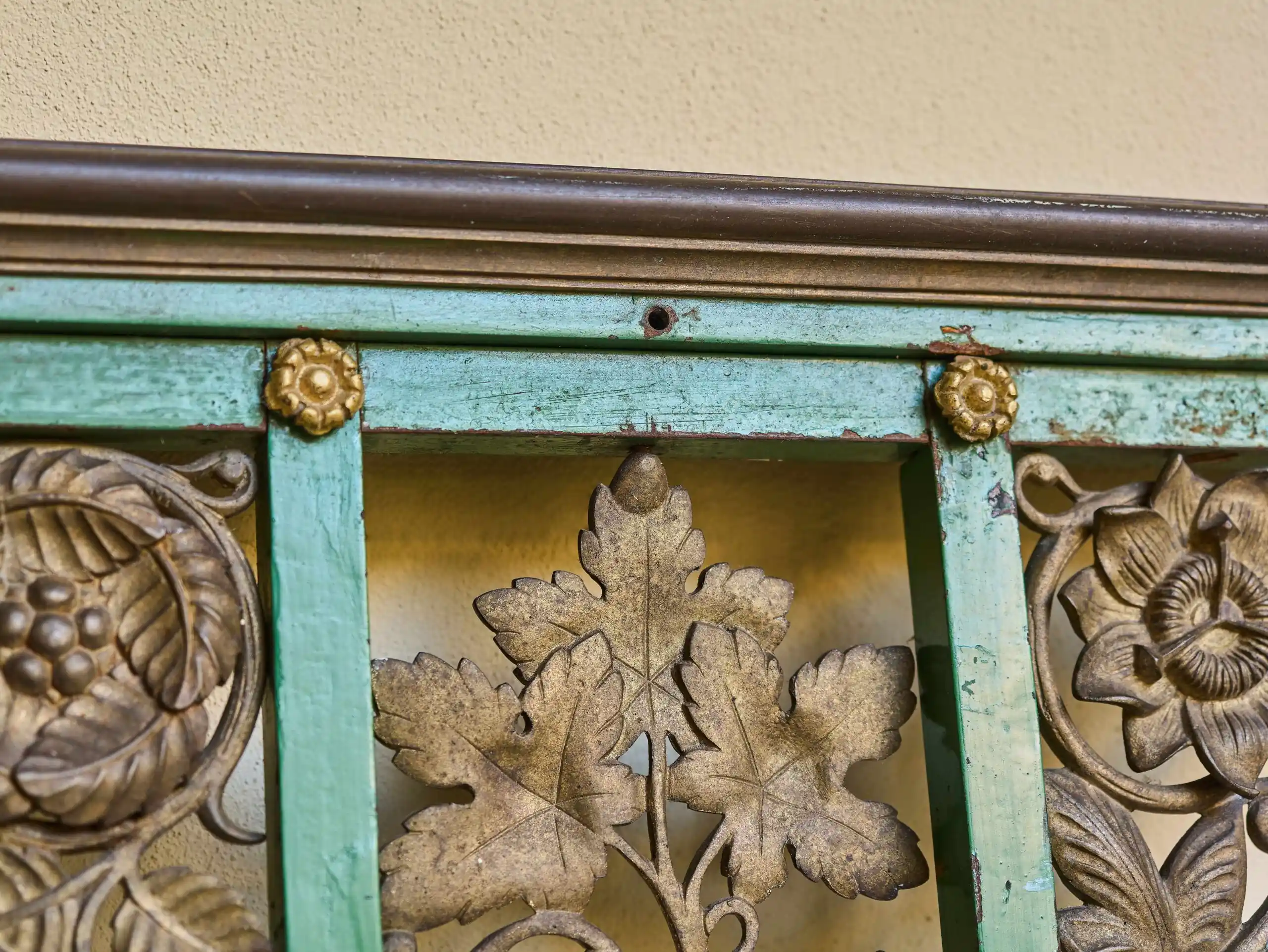 Těžké bronzové zábradlí s motivem vinné révy – 308 cm