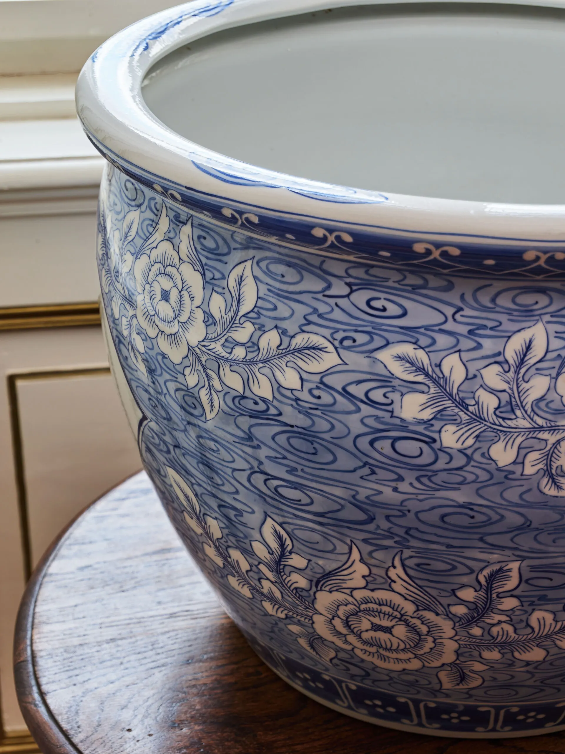 Čínský ručně malovaný porcelánový květináč – kobaltová modř, Ø 47,5 cm