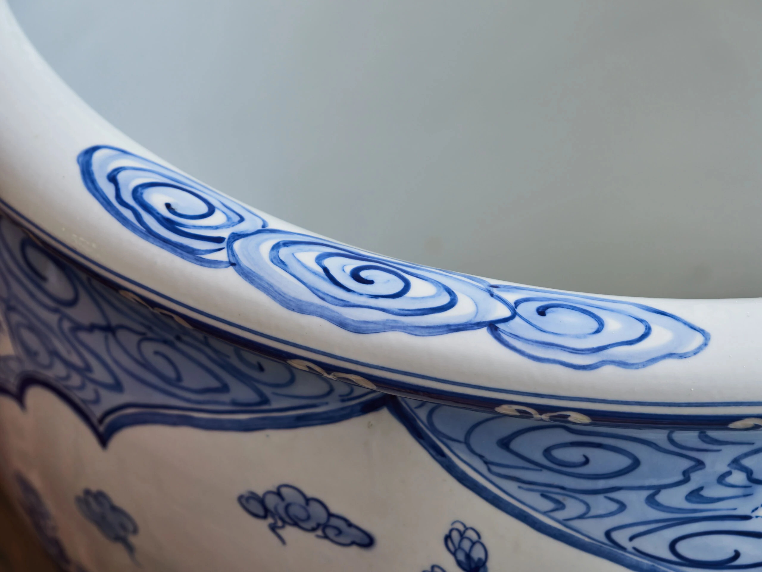 Čínský ručně malovaný porcelánový květináč – kobaltová modř, Ø 47,5 cm
