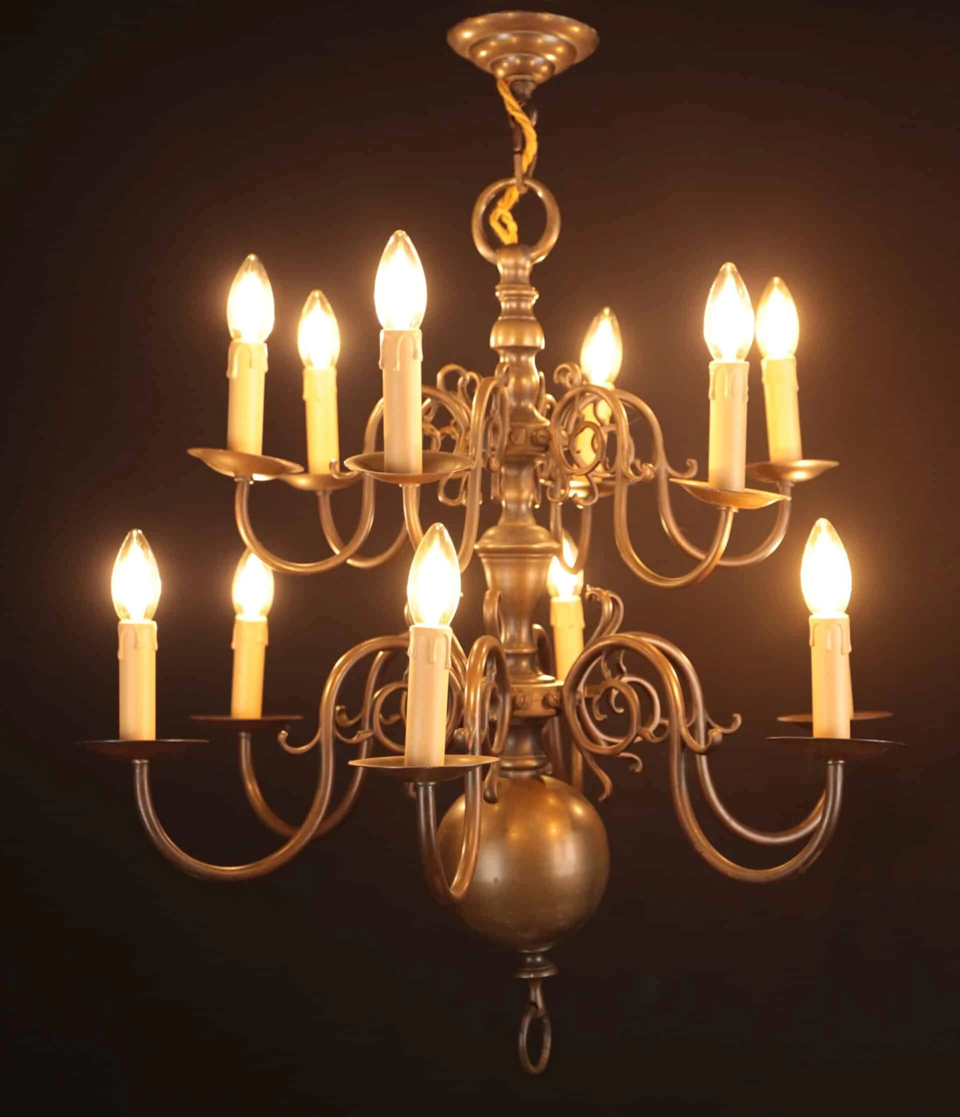 Starožitný holandský lustr z bronzu dvoupatrový