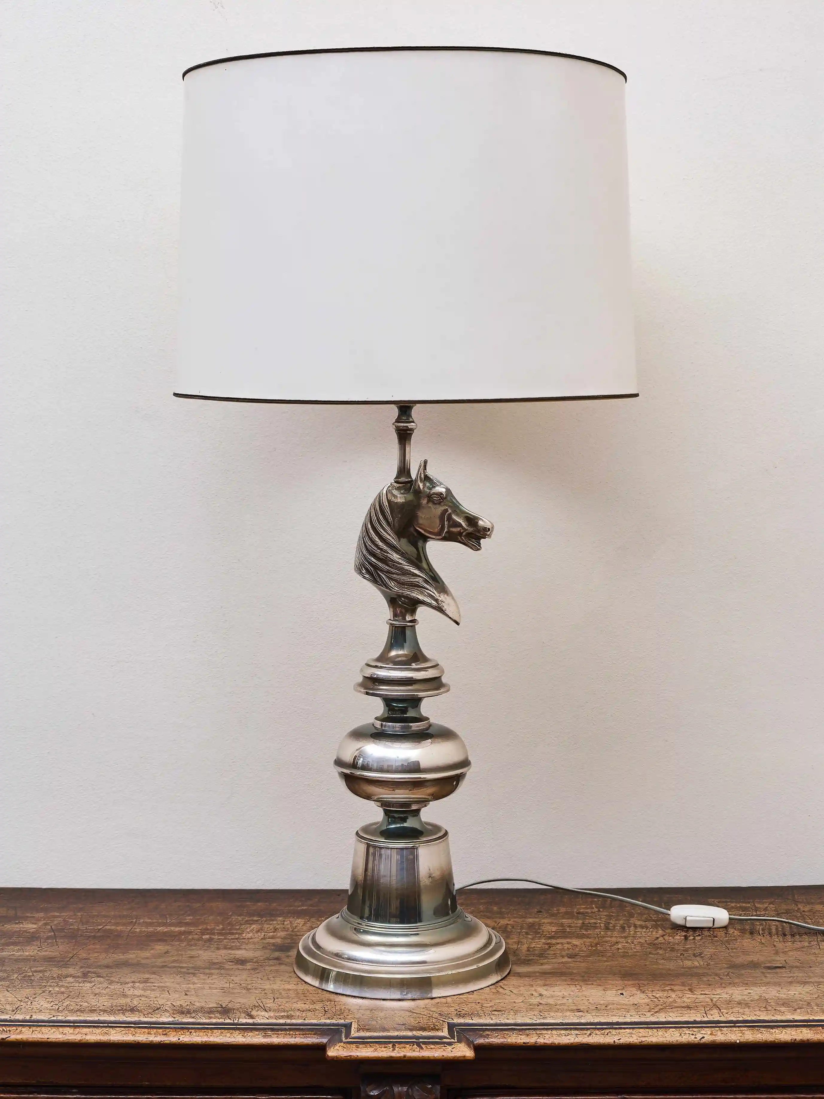 Stolní lampa s motivem koňské hlavy