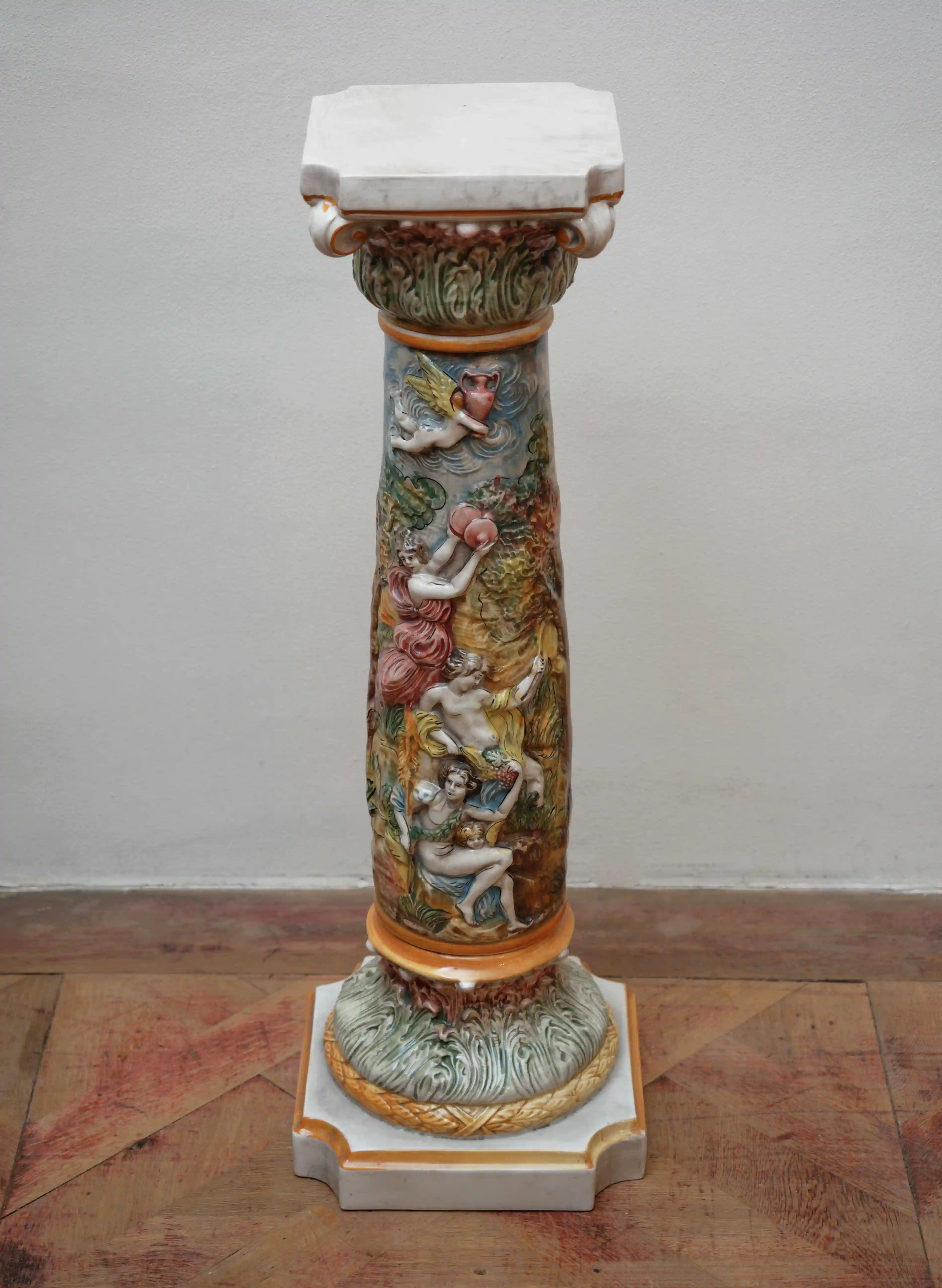 Porcelánový sloup / podstavec, Capodimonte, Itálie