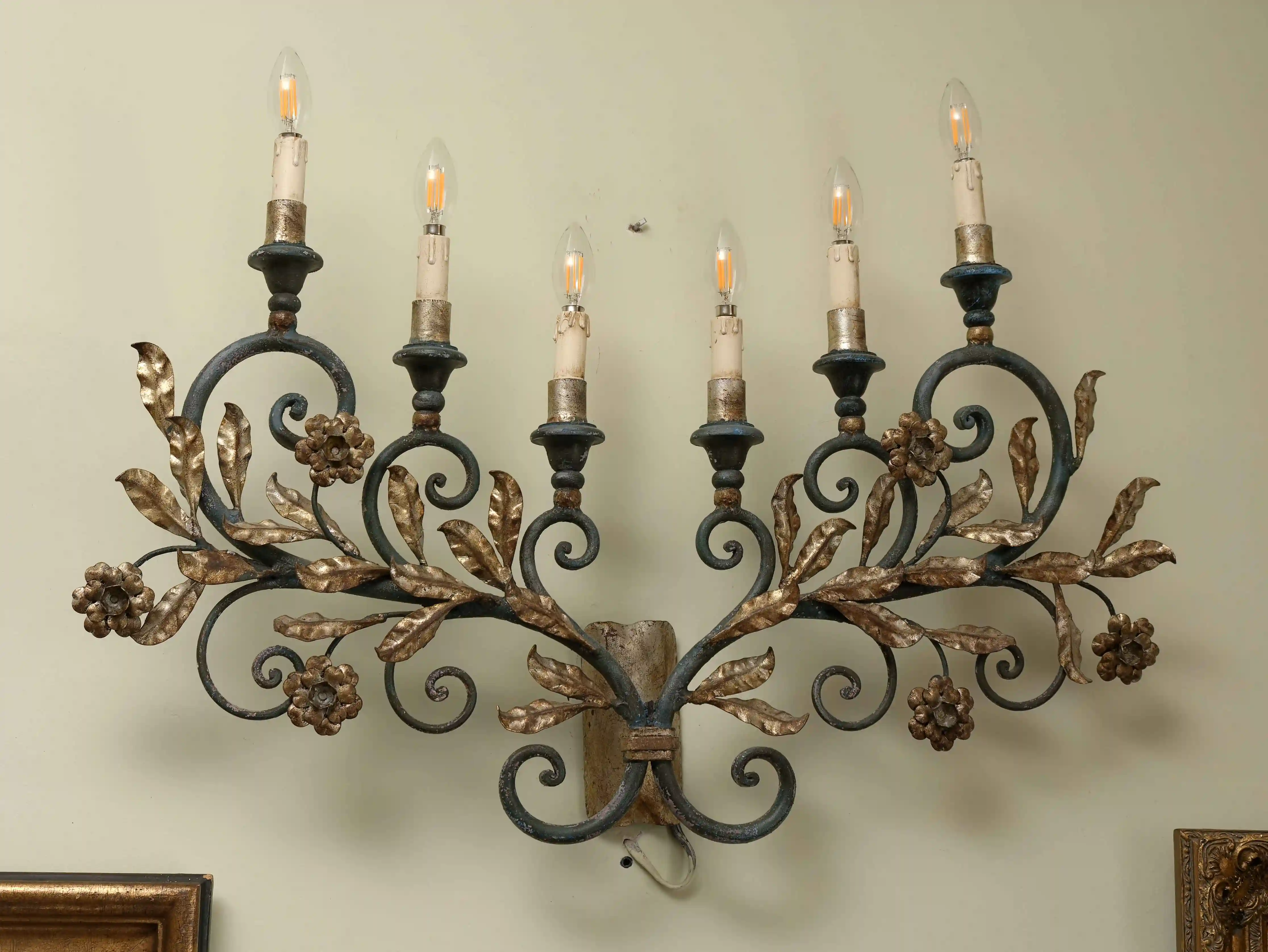 Florální nástěnná lampa na 6 žárovek