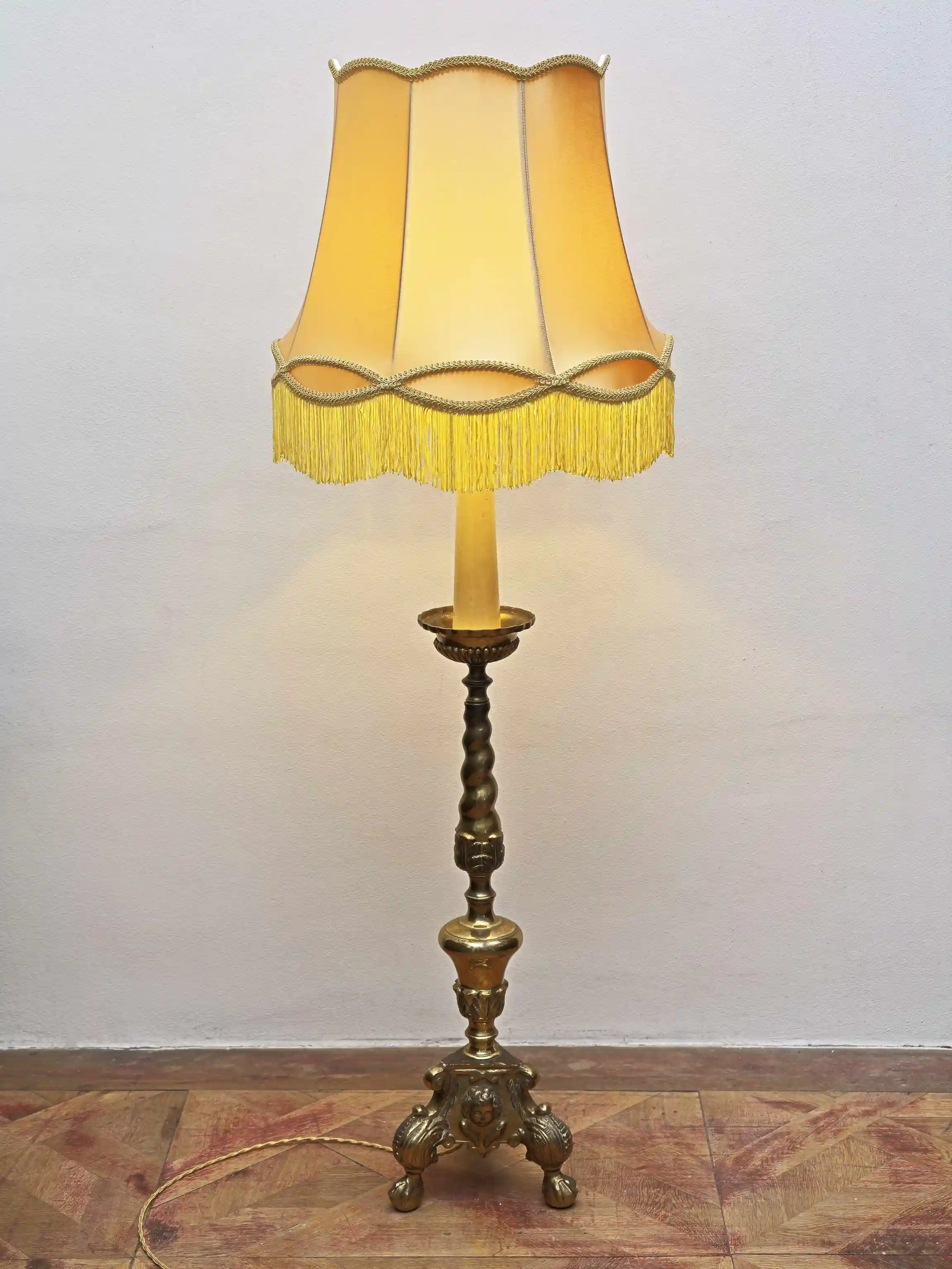 Starožitná neobarokní stojací lampa