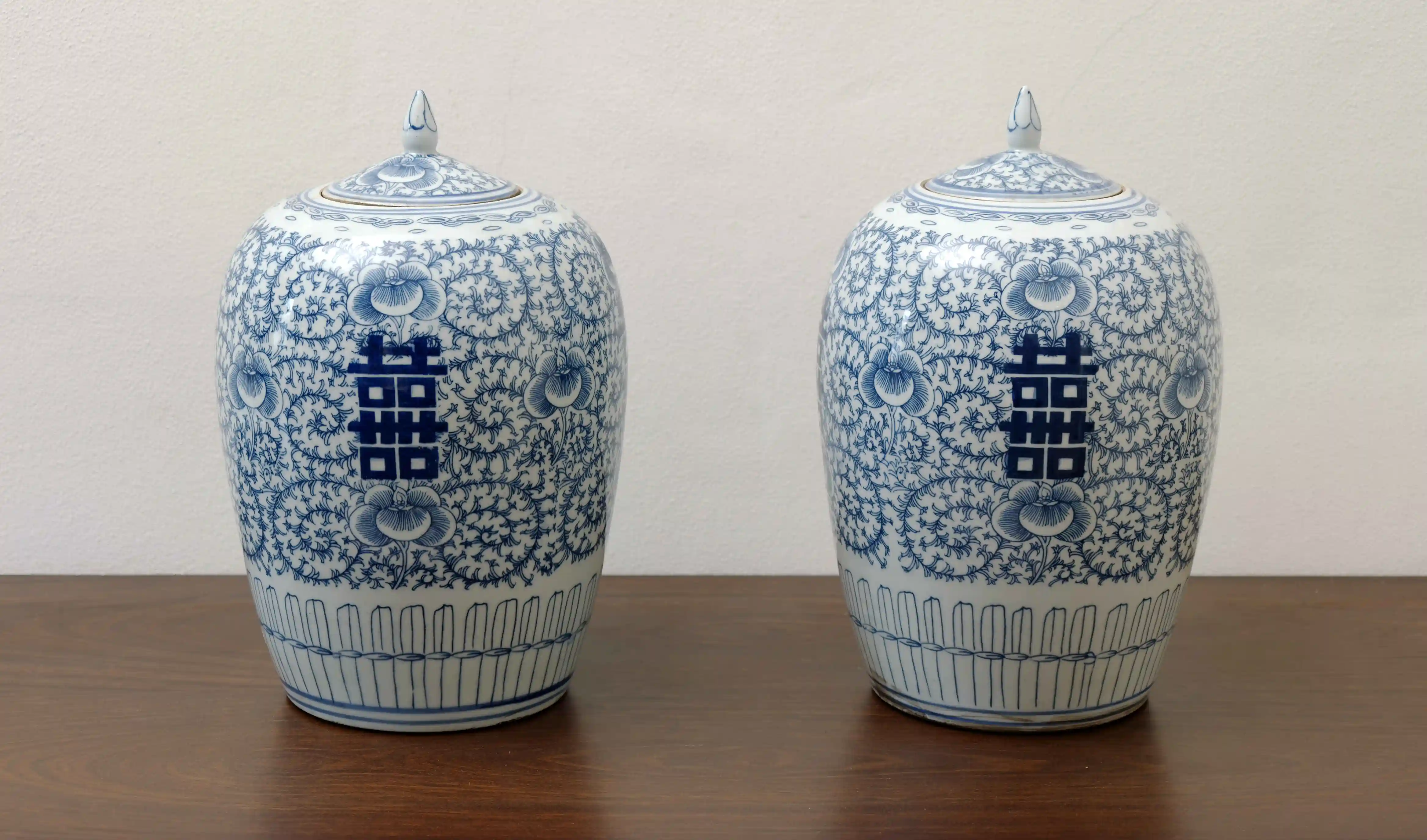 Čínské párové zásobnice s víky, kobaltová podglazurní malba, výška 36 cm