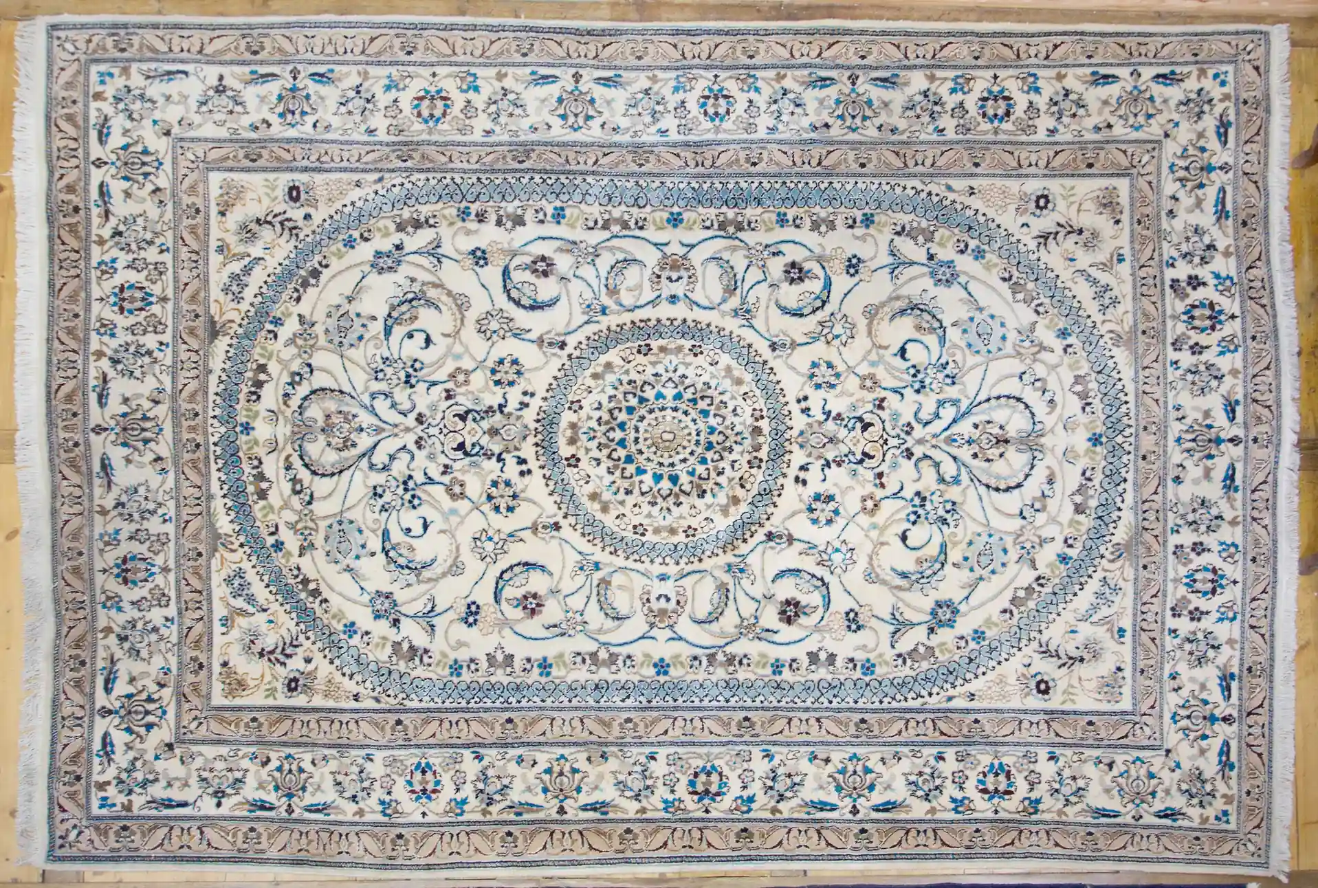 Perský koberec Nain – vlna a hedvábí 344 X 246 cm