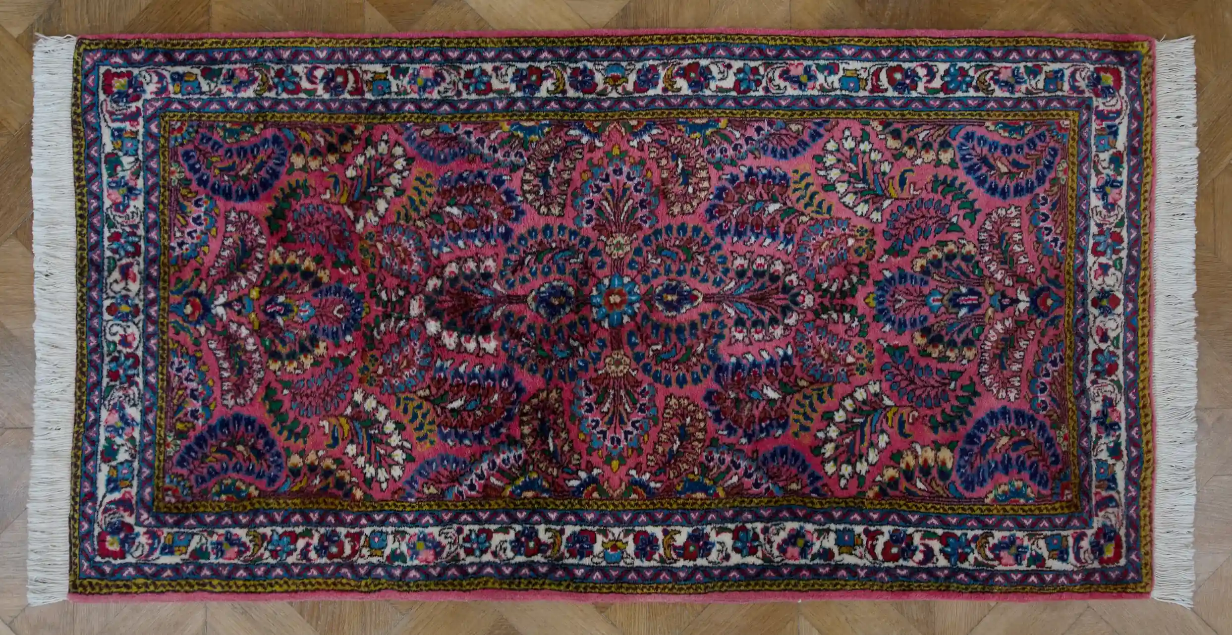 Ručně vázaný perský koberec Sharoug 136 x 66 cm