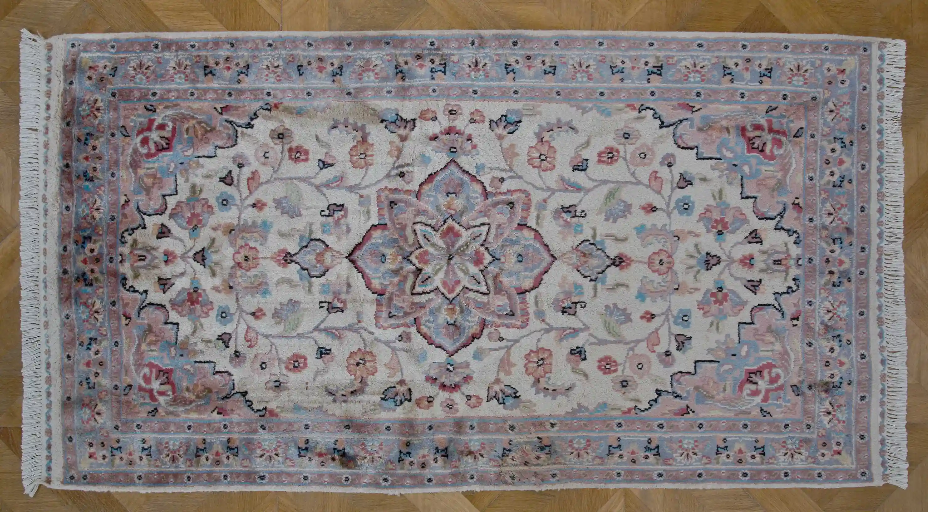 Pákistánský koberec Hajdarábád s hedvábím 172 X 93 cm