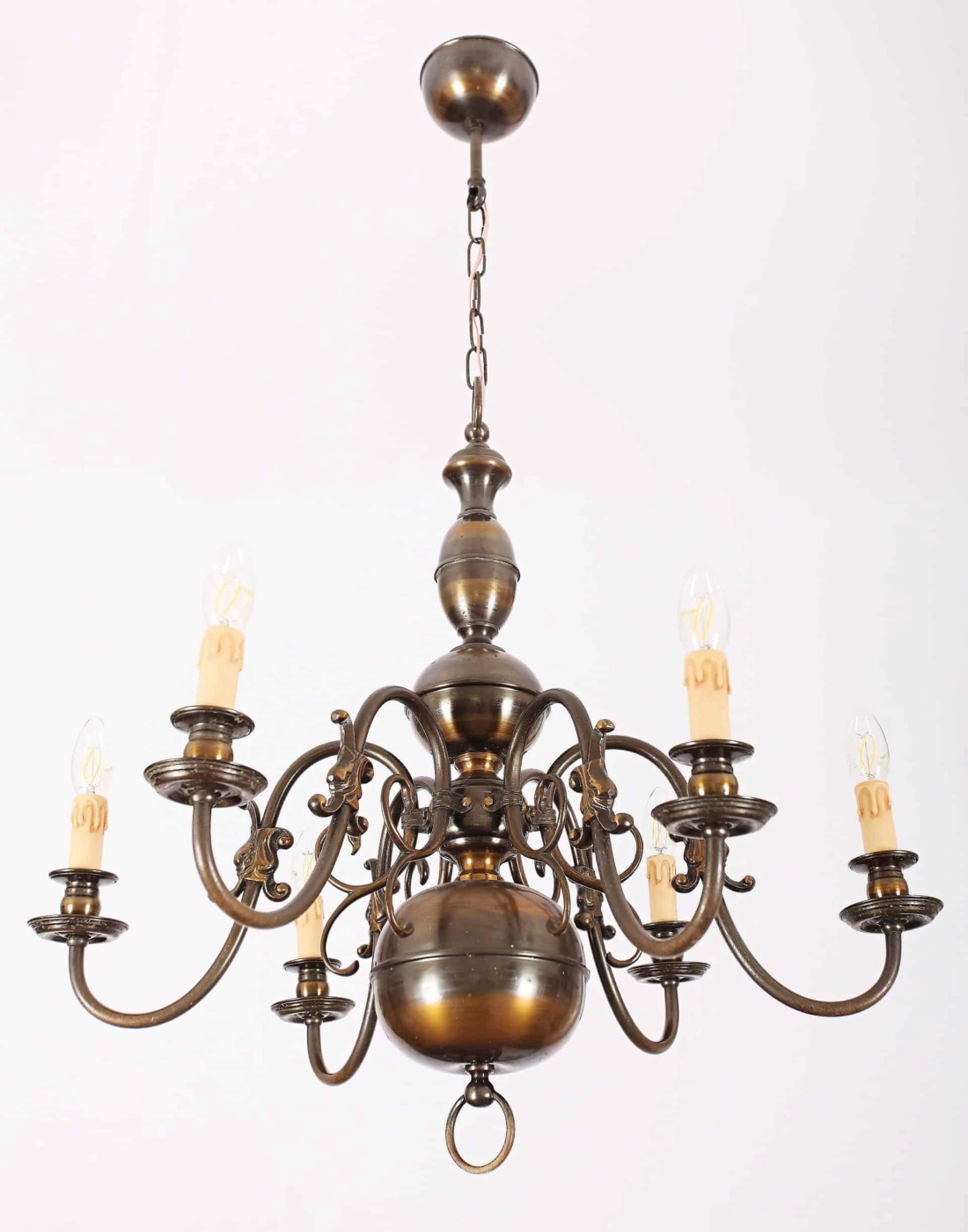 Šestiramenný lustr s rybami. Funkční