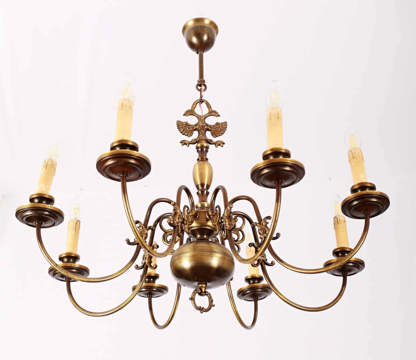 Osmiramenný vlámský lustr. Funkční