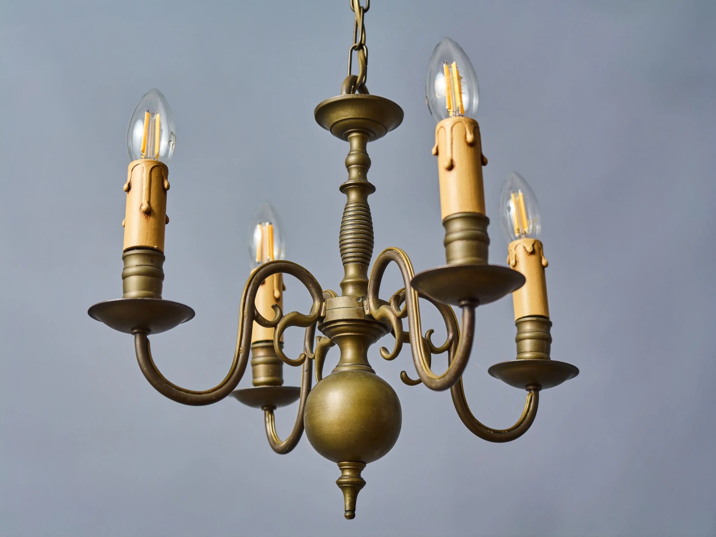 Starožitný bronzový lustr, Vlámsko, kolem roku 1850