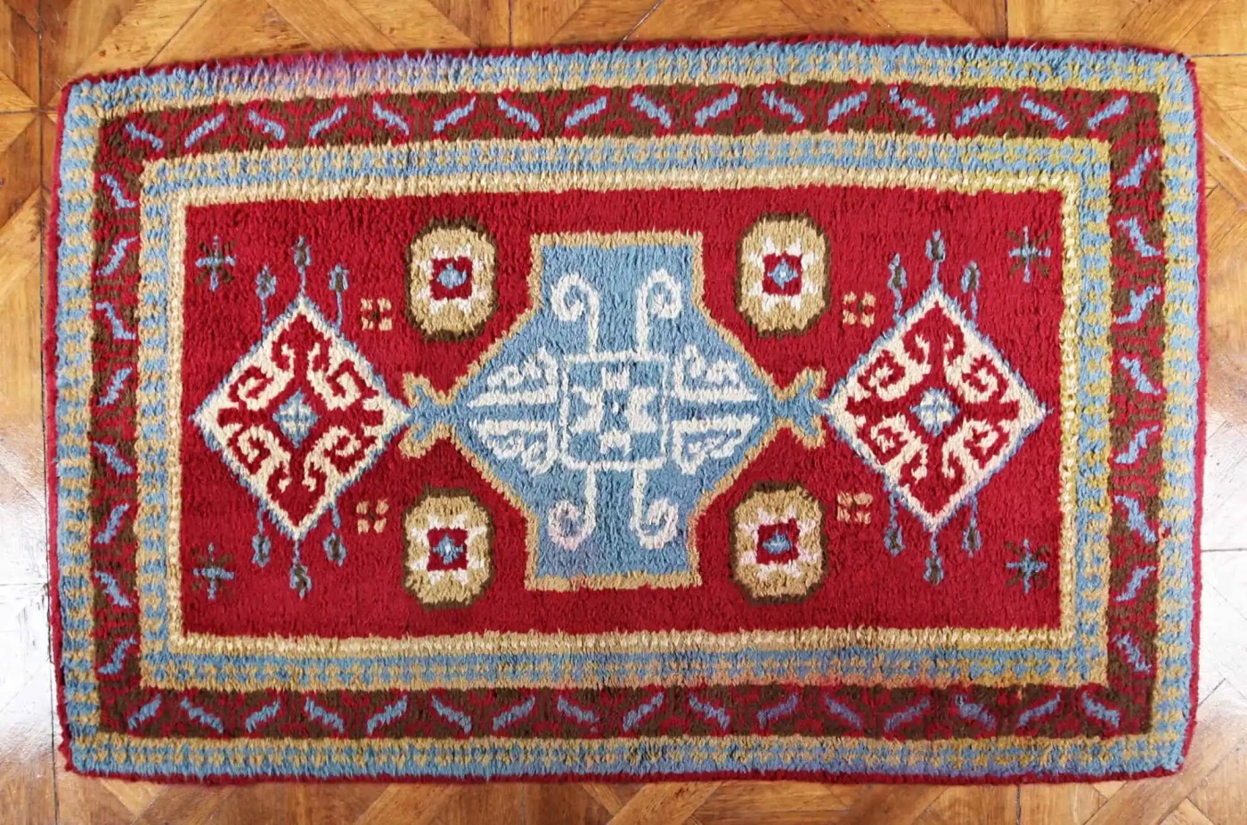 Ručně vázaná předložka / kobereček Čechy