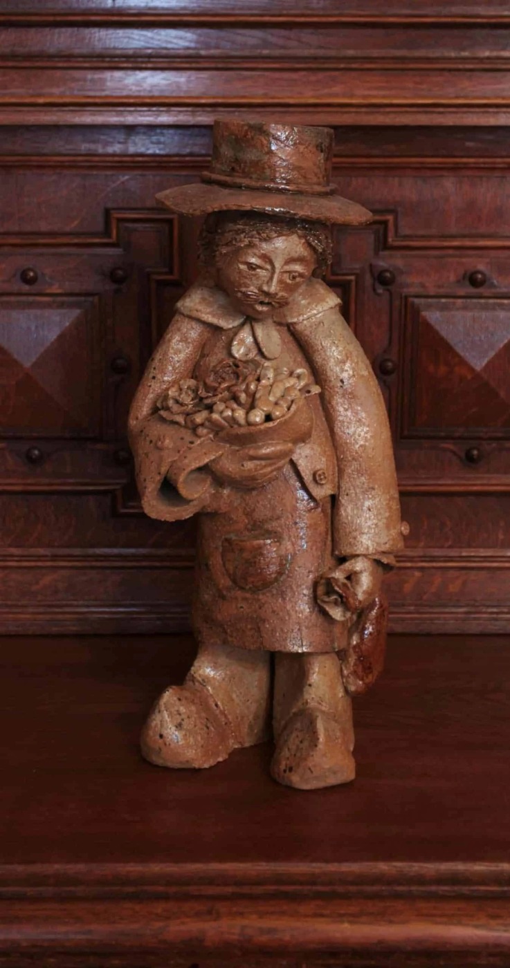 Párové sochy sedláků. Těžké. Signované