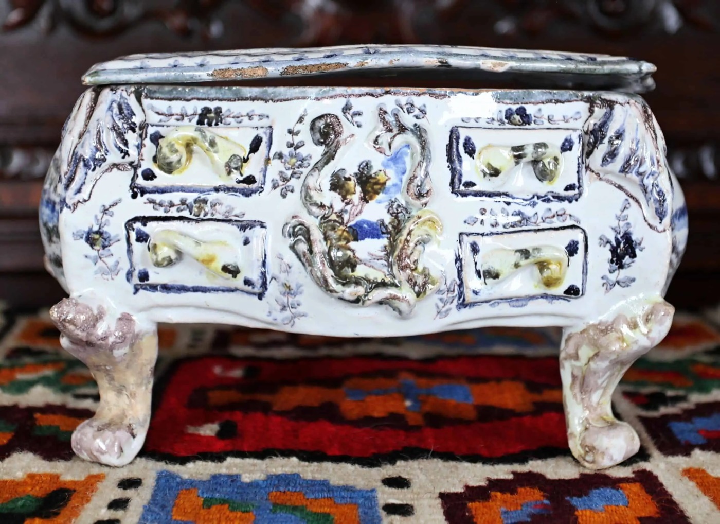 Starožitná stolní truhlička z kameniny