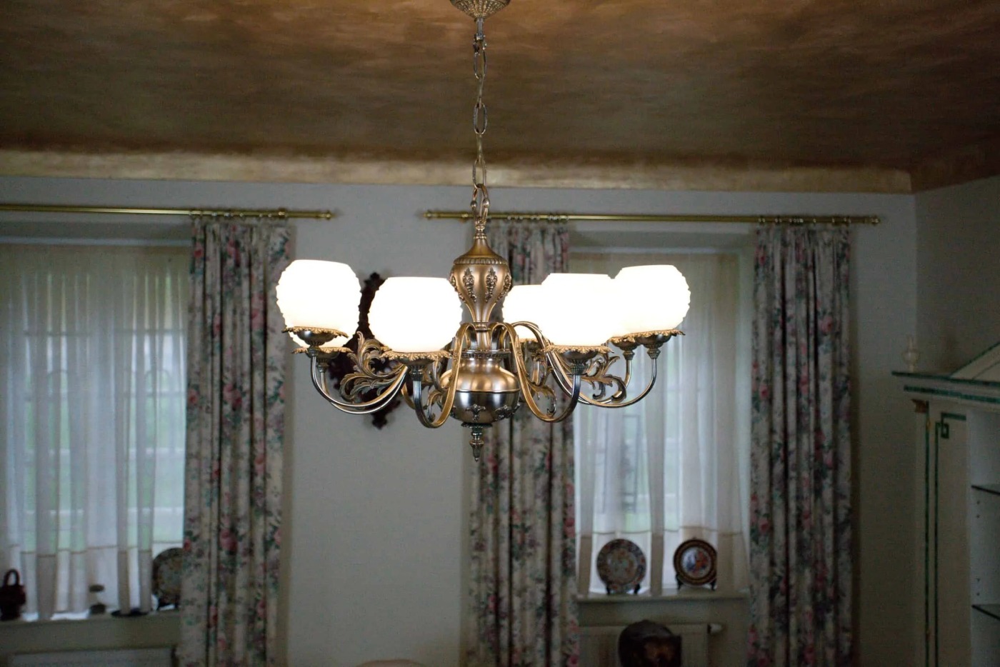 Krásný lustr ze 70-tých let