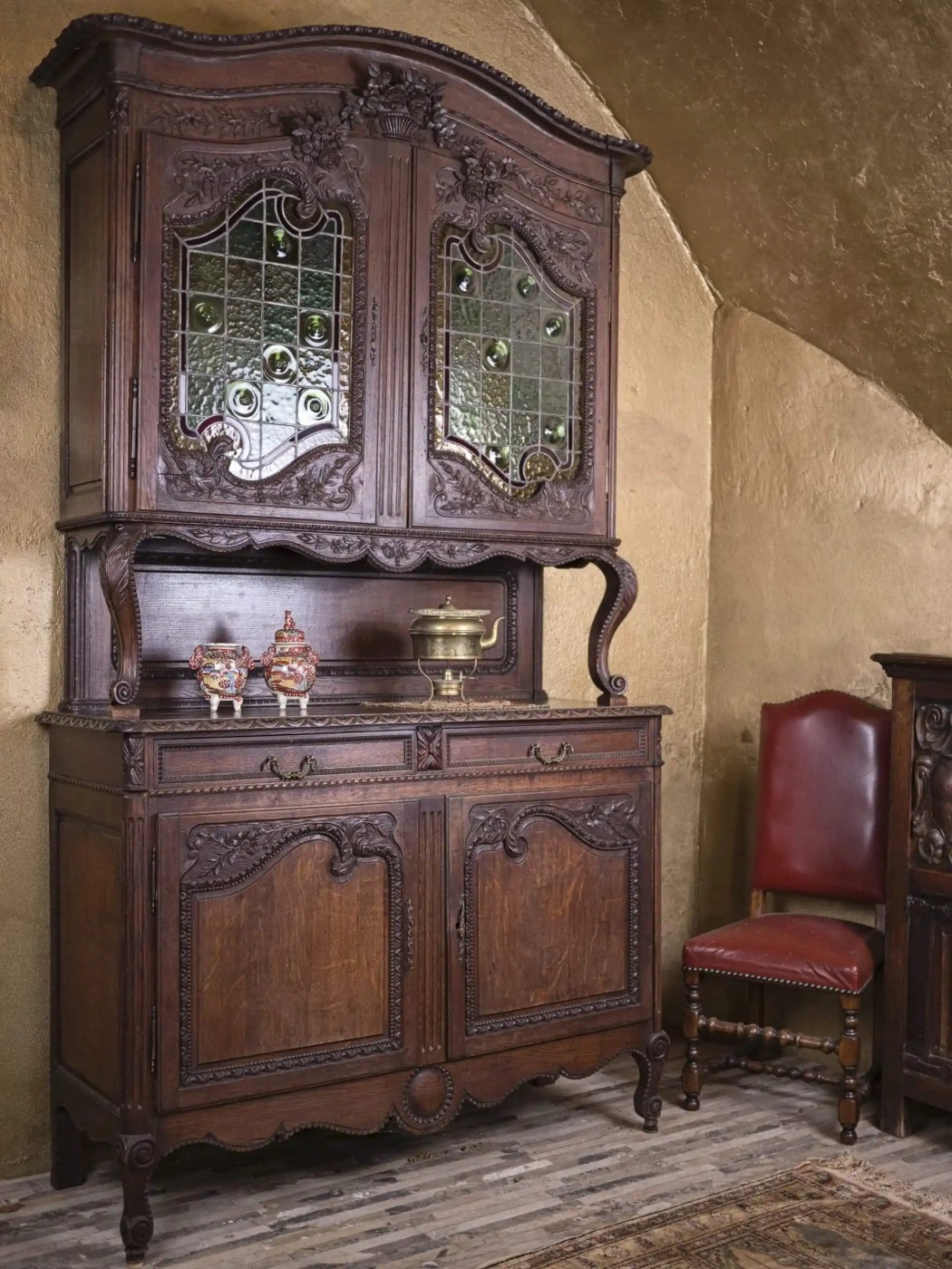 Impozantní normandská skříň z 18. století