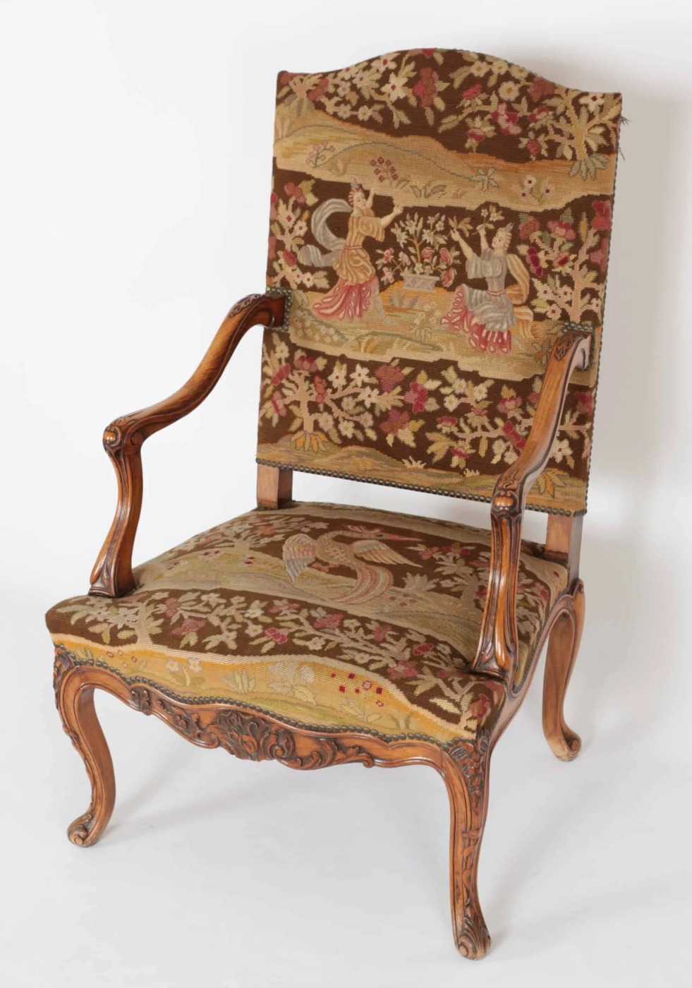 Starožitné křeslo z masivního ořechu Ludvík XV