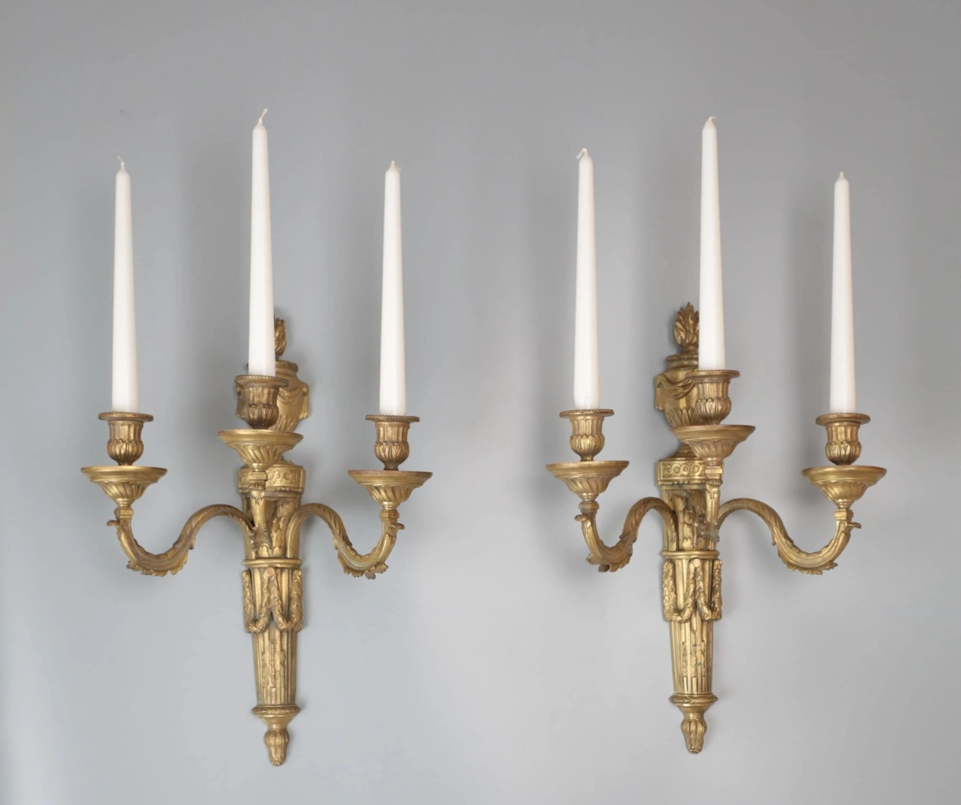 Párové neoklasicistní nástěnné svícny Mazarin