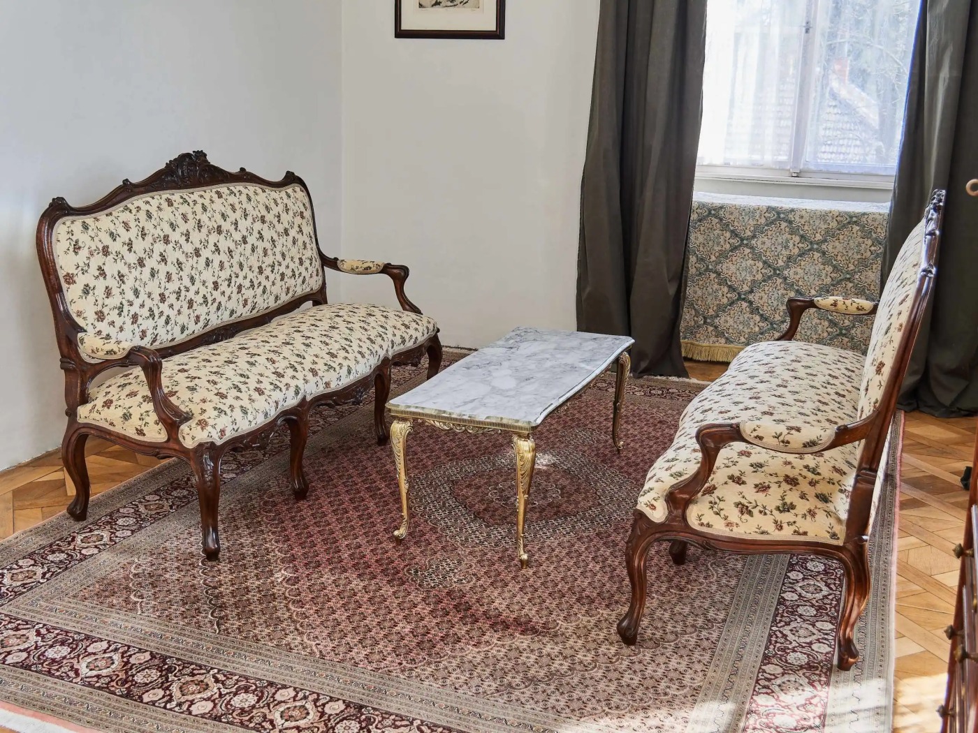 Párové sofy Ludvík XV z 18. století