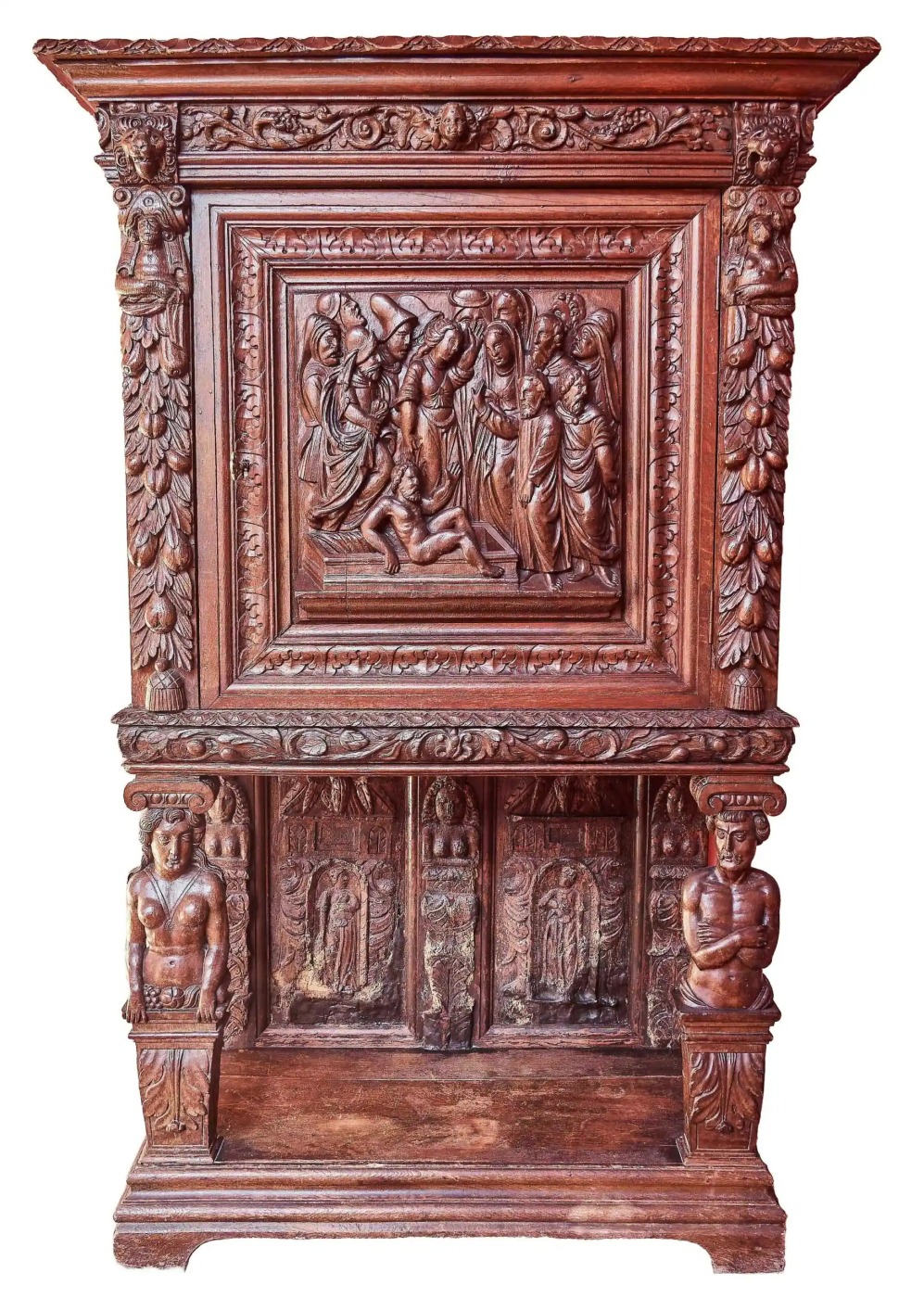 Renesanční kredenc mistrovsky vyřezávaný