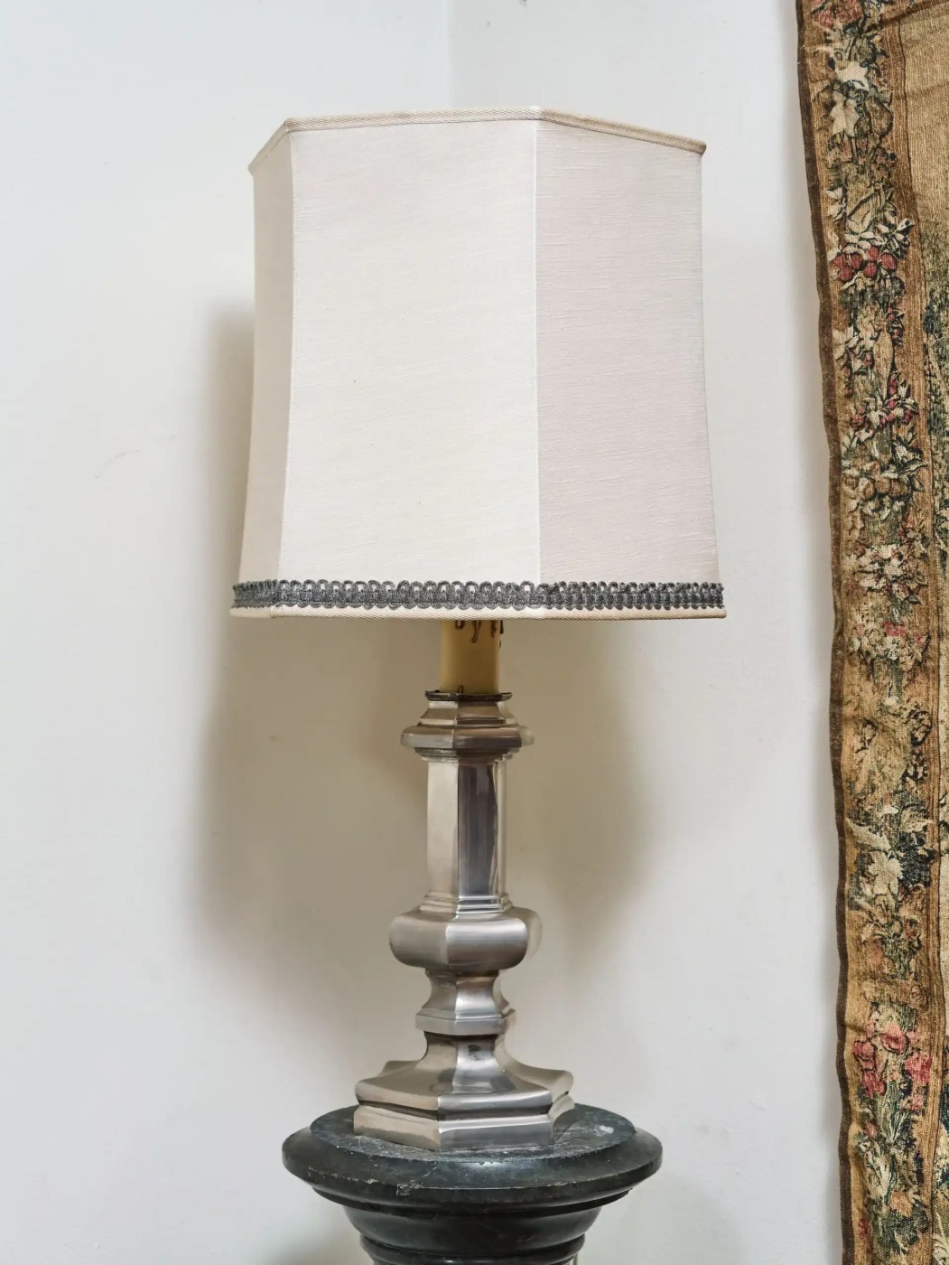 Velká stolní lampa ve stylu Ludvíka XIII.