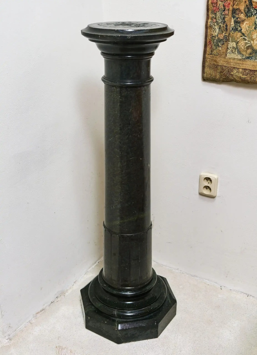 Mramorový sloup/ podstavec 19. století zelený mramor