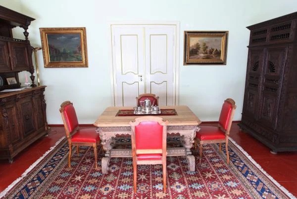 Psací, jídelní stůl Dolfijn z 19. století